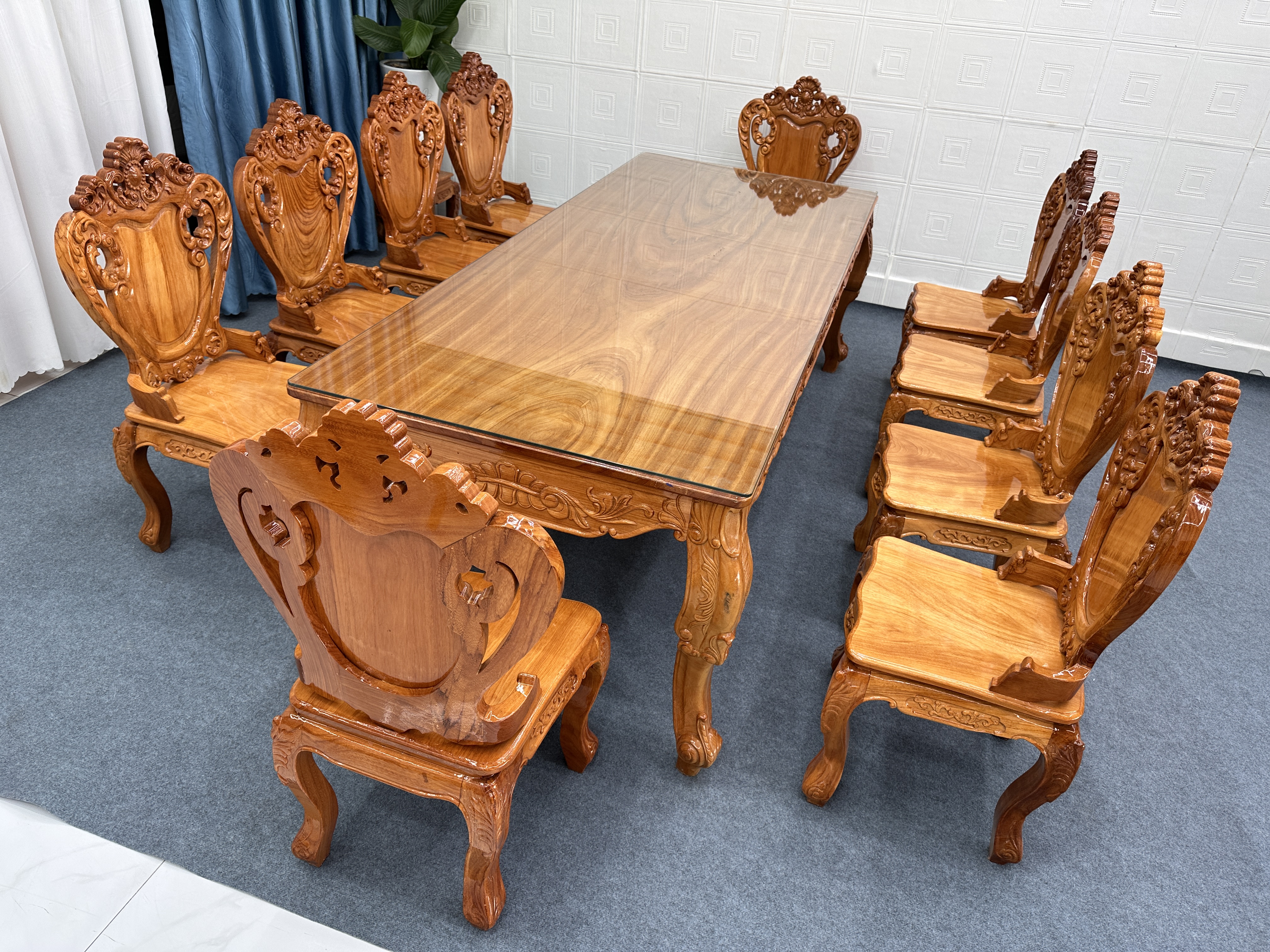 Bàn ăn gỗ gõ Luis