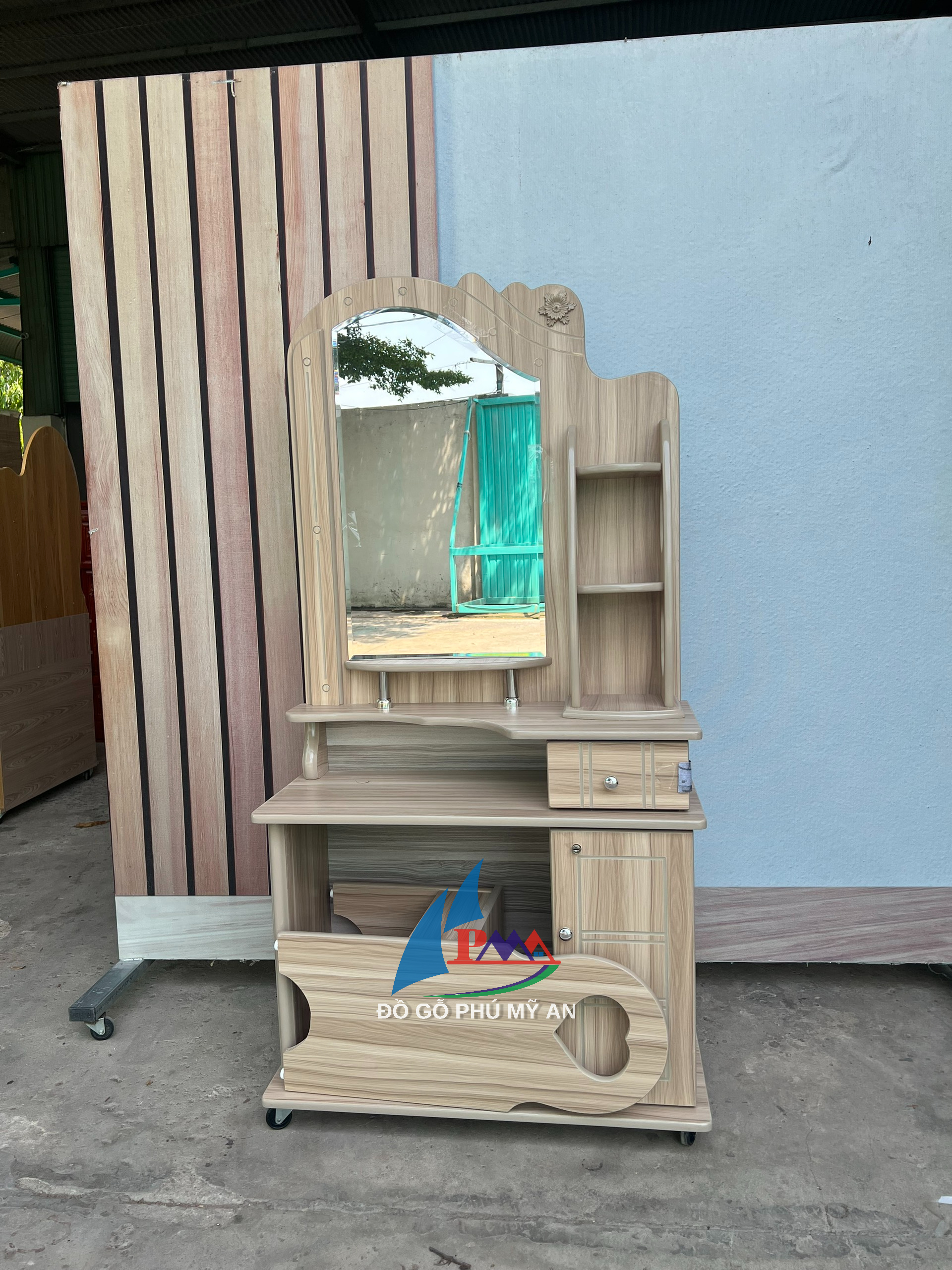 Alternative view of Bàn trang điểm gỗ melamin