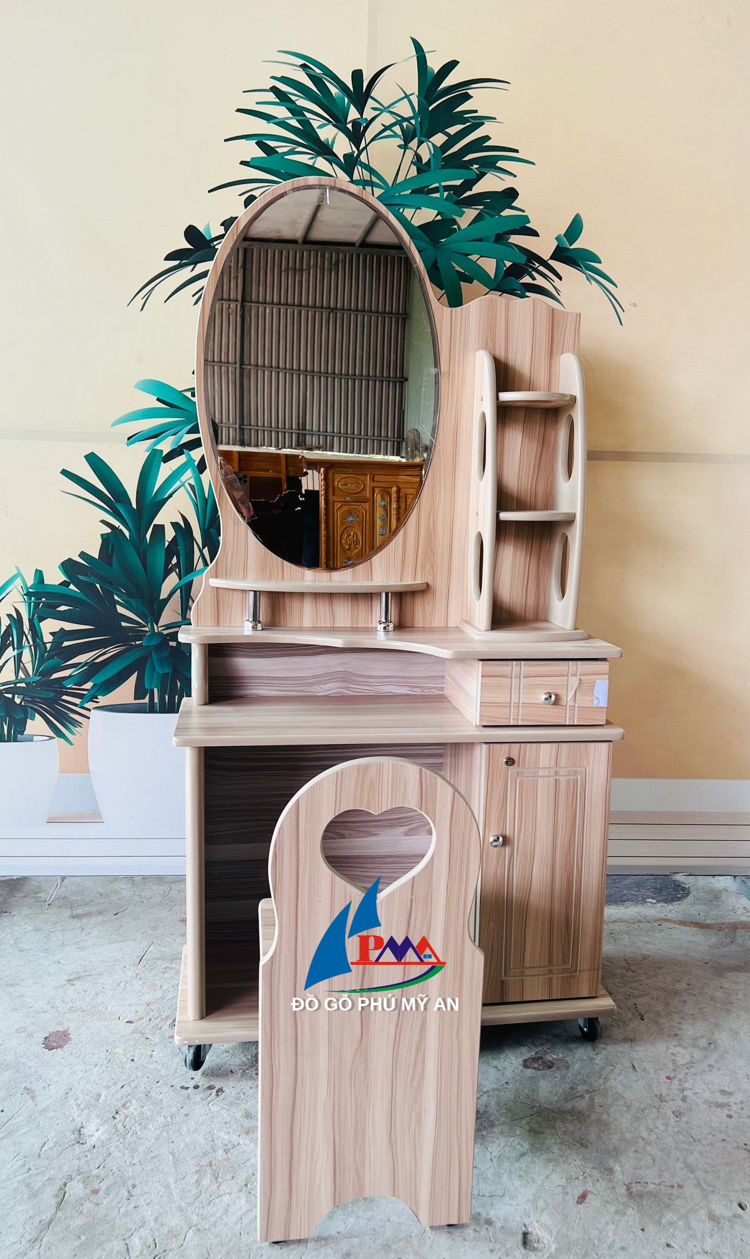 Bàn trang điểm gỗ melamin