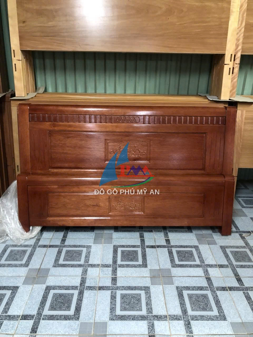 Alternative view of Giường gỗ xoan 1m6