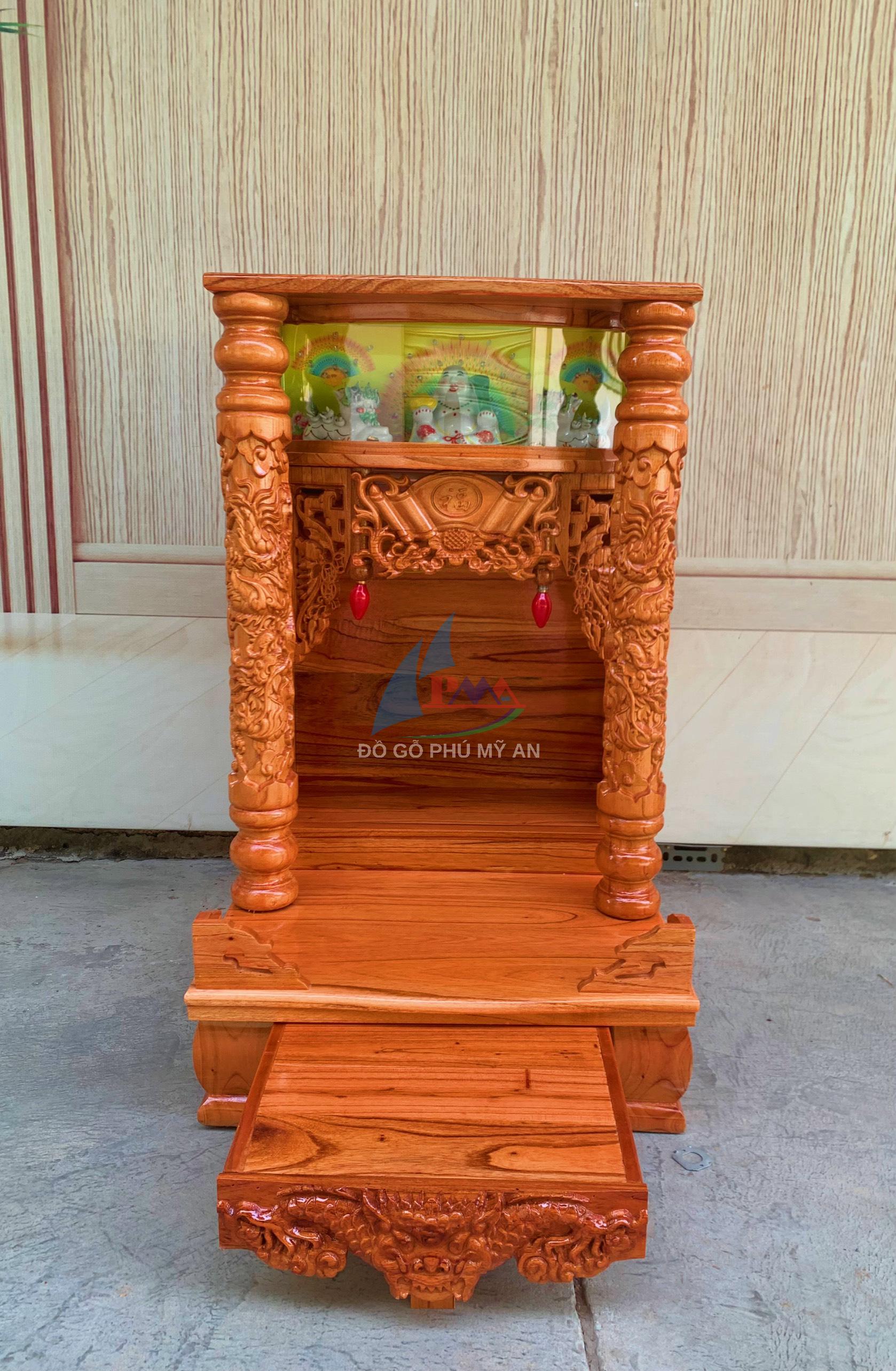 Trang thờ gỗ xoan hộp đèn chân quỳ cột 48