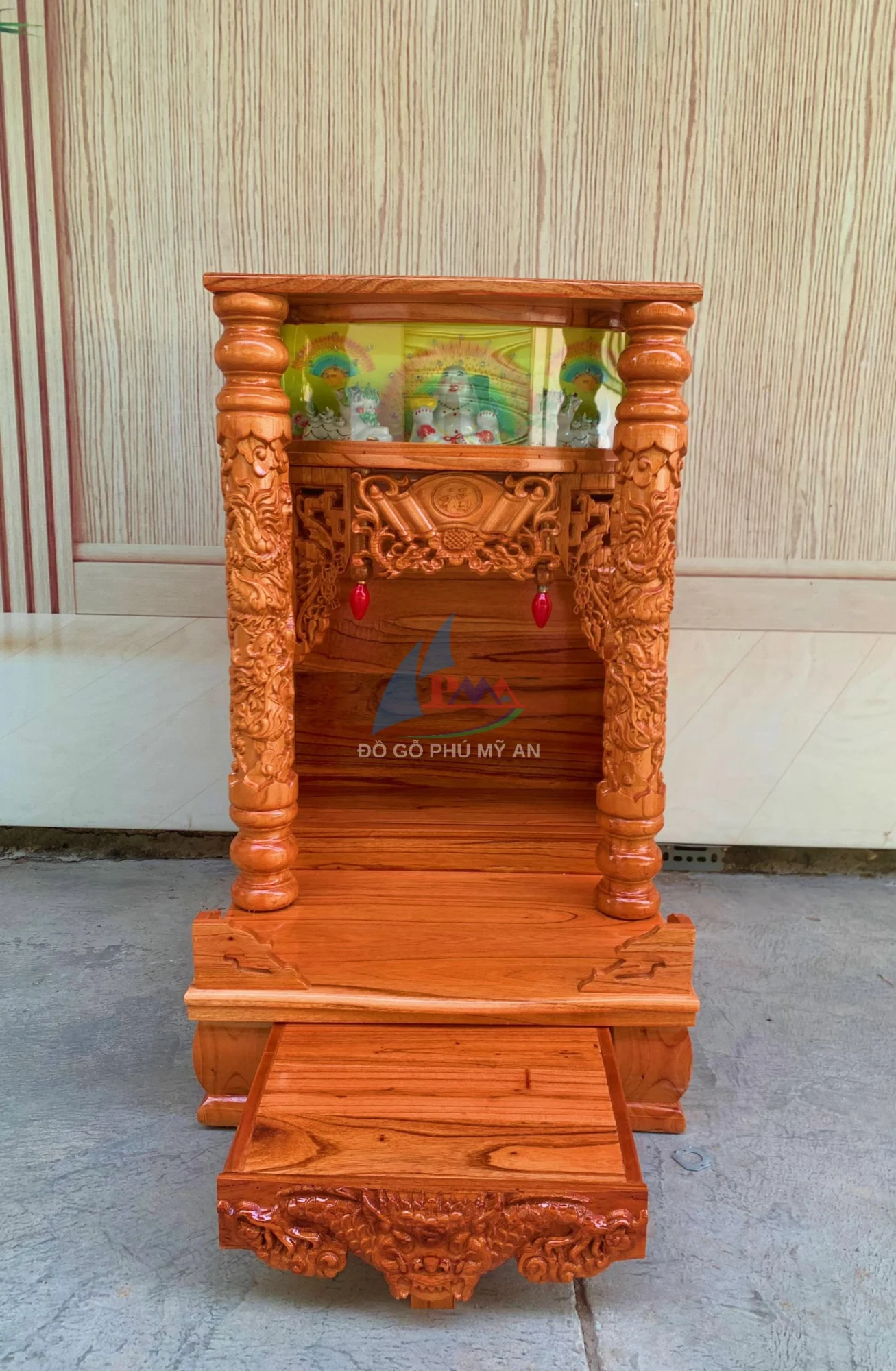 Trang thờ gỗ xoan hộp đèn chân quỳ cột 48