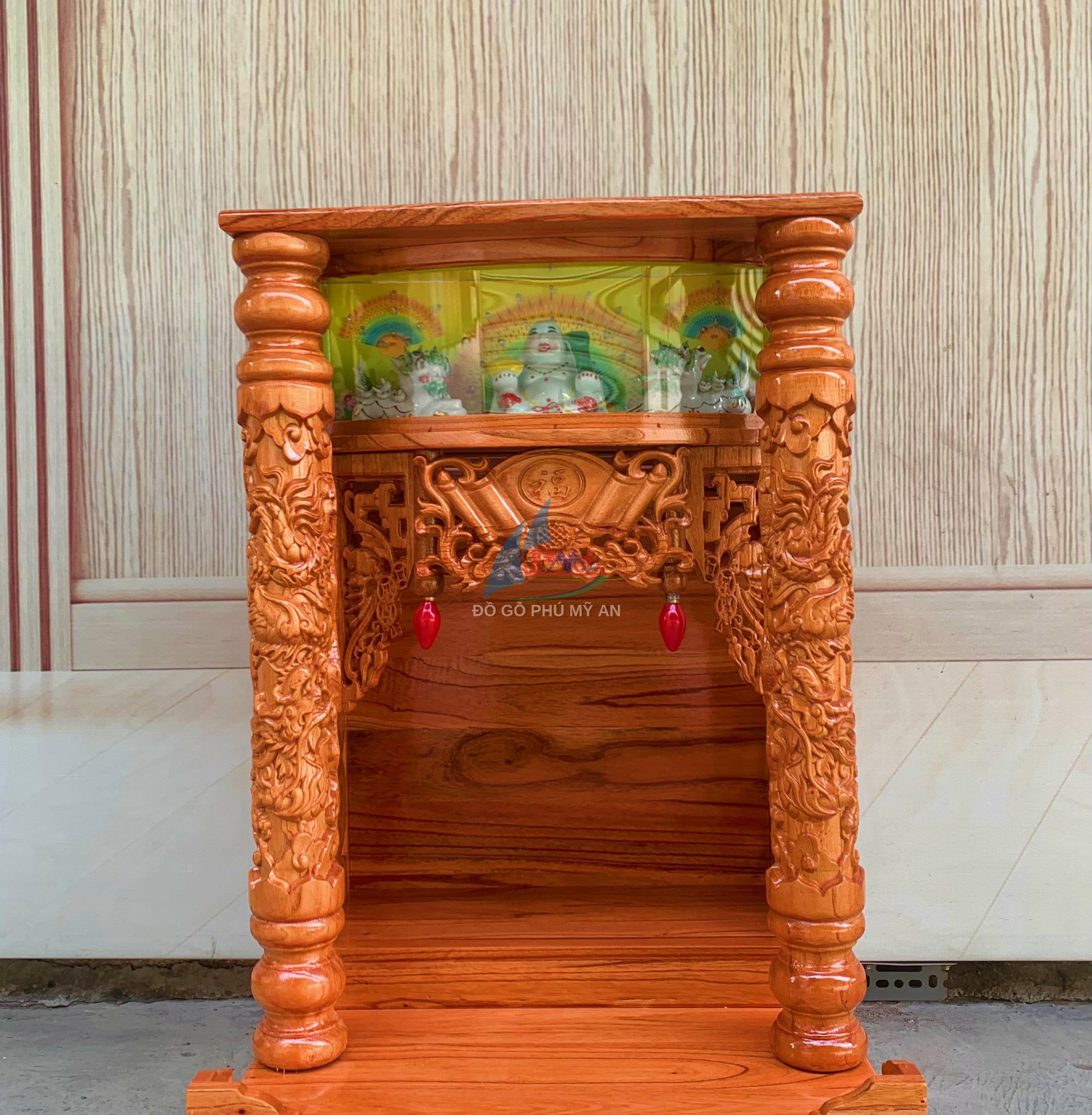 Alternative view of Trang thờ gỗ xoan hộp đèn chân quỳ cột 48