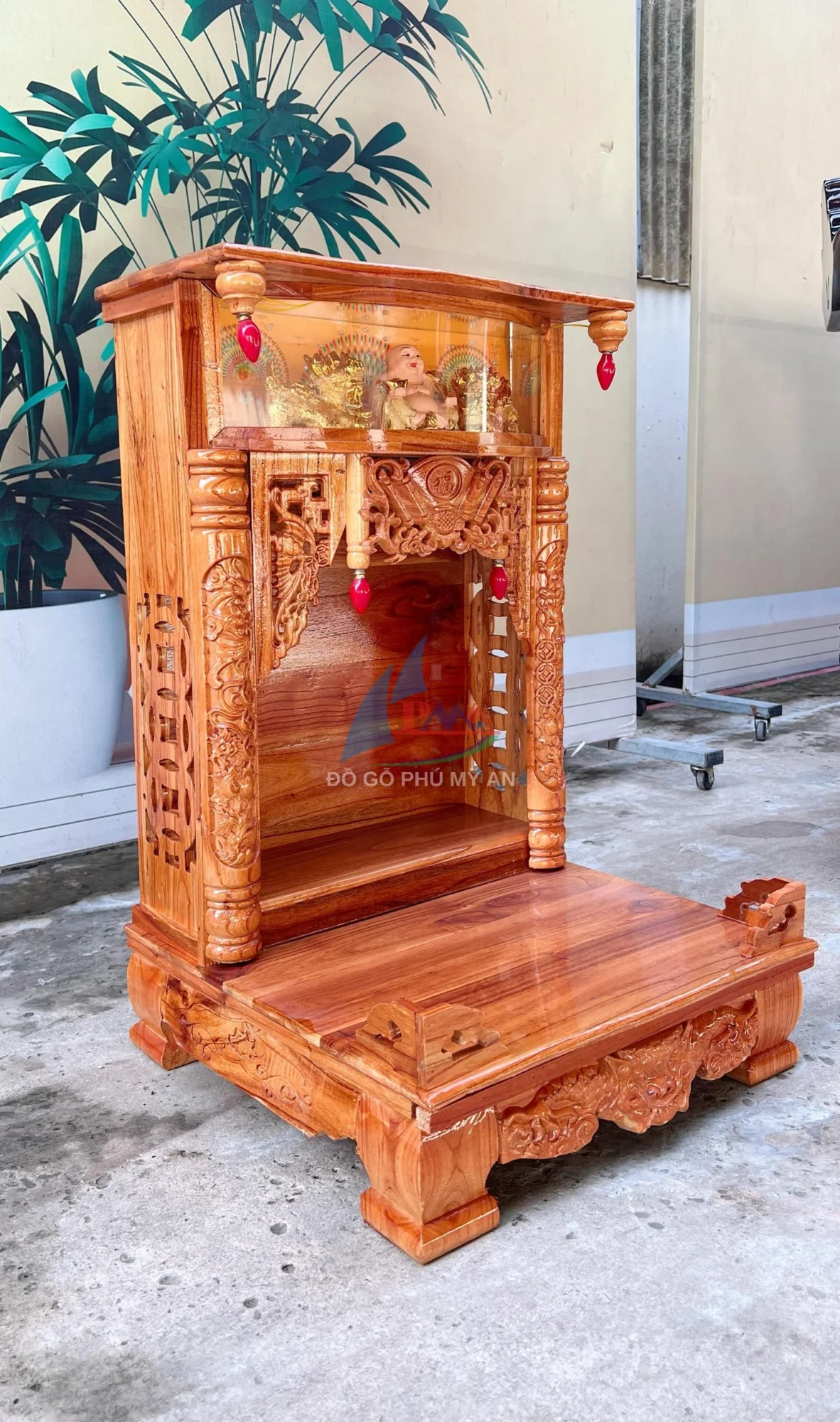 Alternative view of Trang thờ gỗ xoan hộp đèn chân quỳ không cột 56