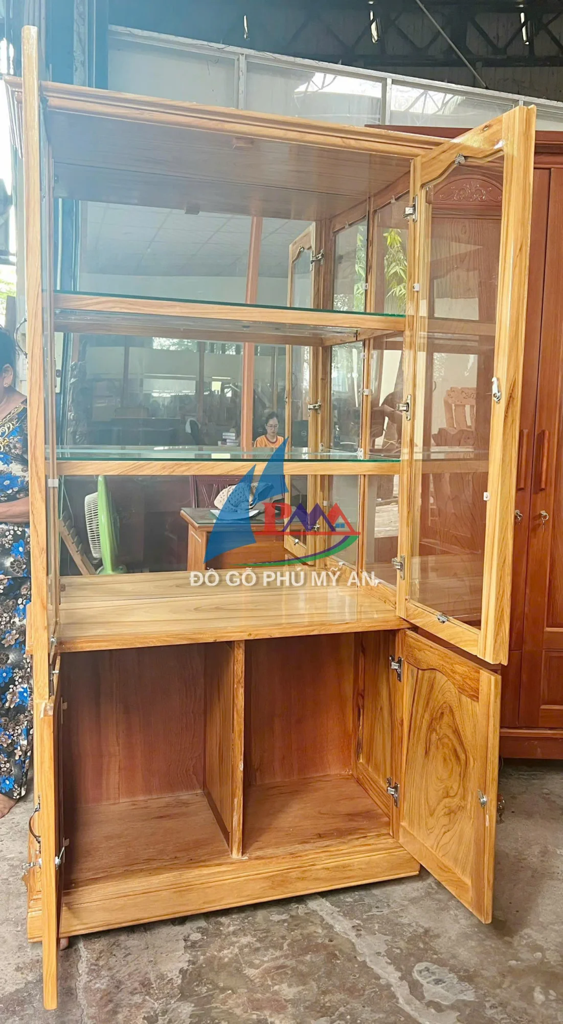 Alternative view of Tủ rượu gỗ gõ vuông 1m2