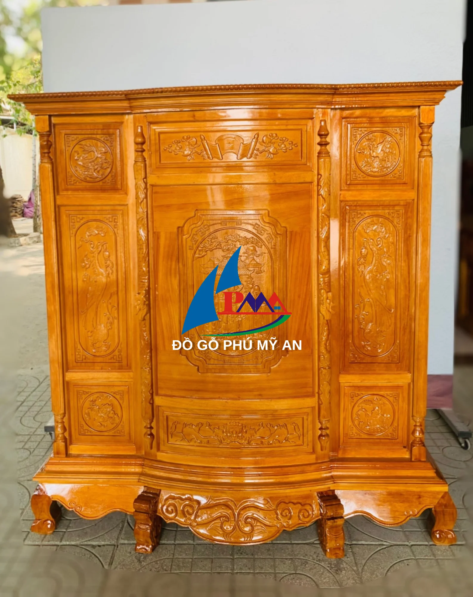 Alternative view of Tủ thờ căm xe 6 chân chạm