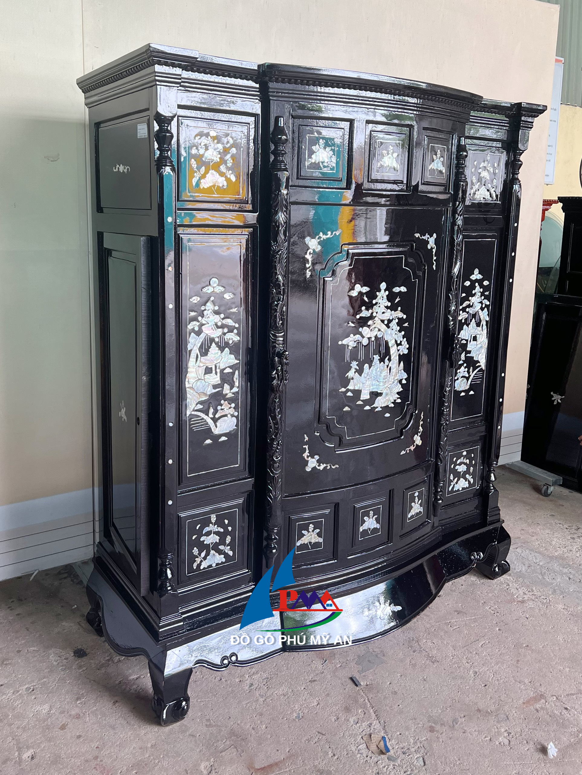 Alternative view of Tủ thờ căm xe 4 chân cẩn