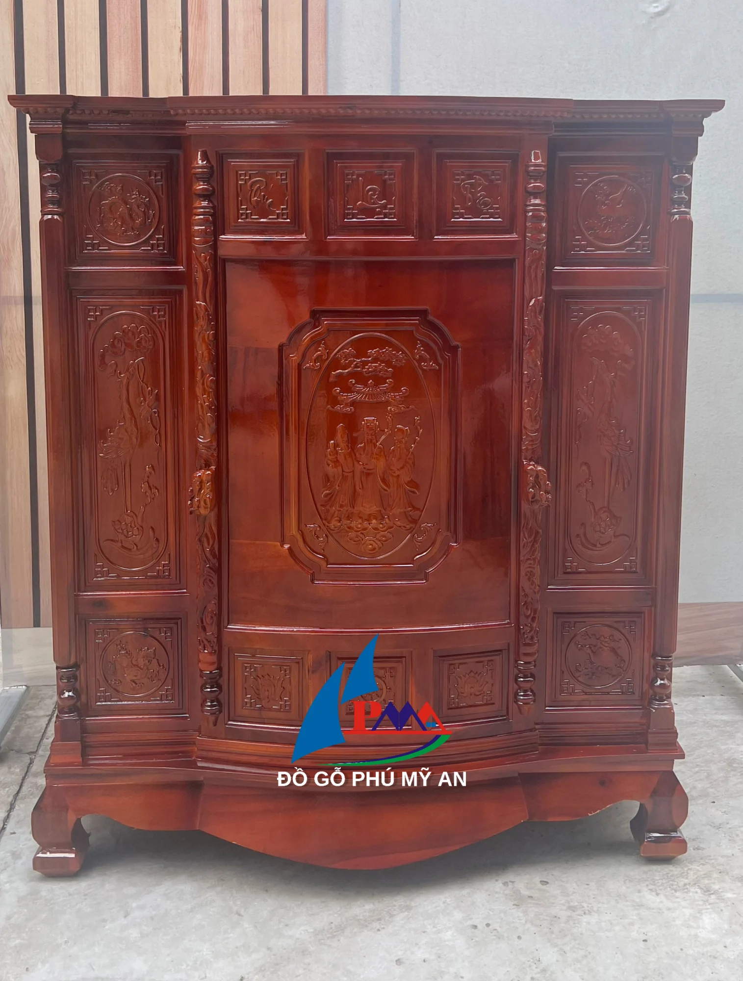 Tủ thờ tràm 4 chân chạm