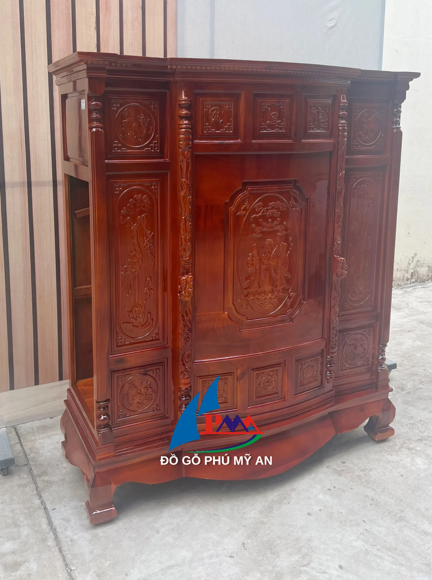 Alternative view of Tủ thờ tràm 4 chân chạm