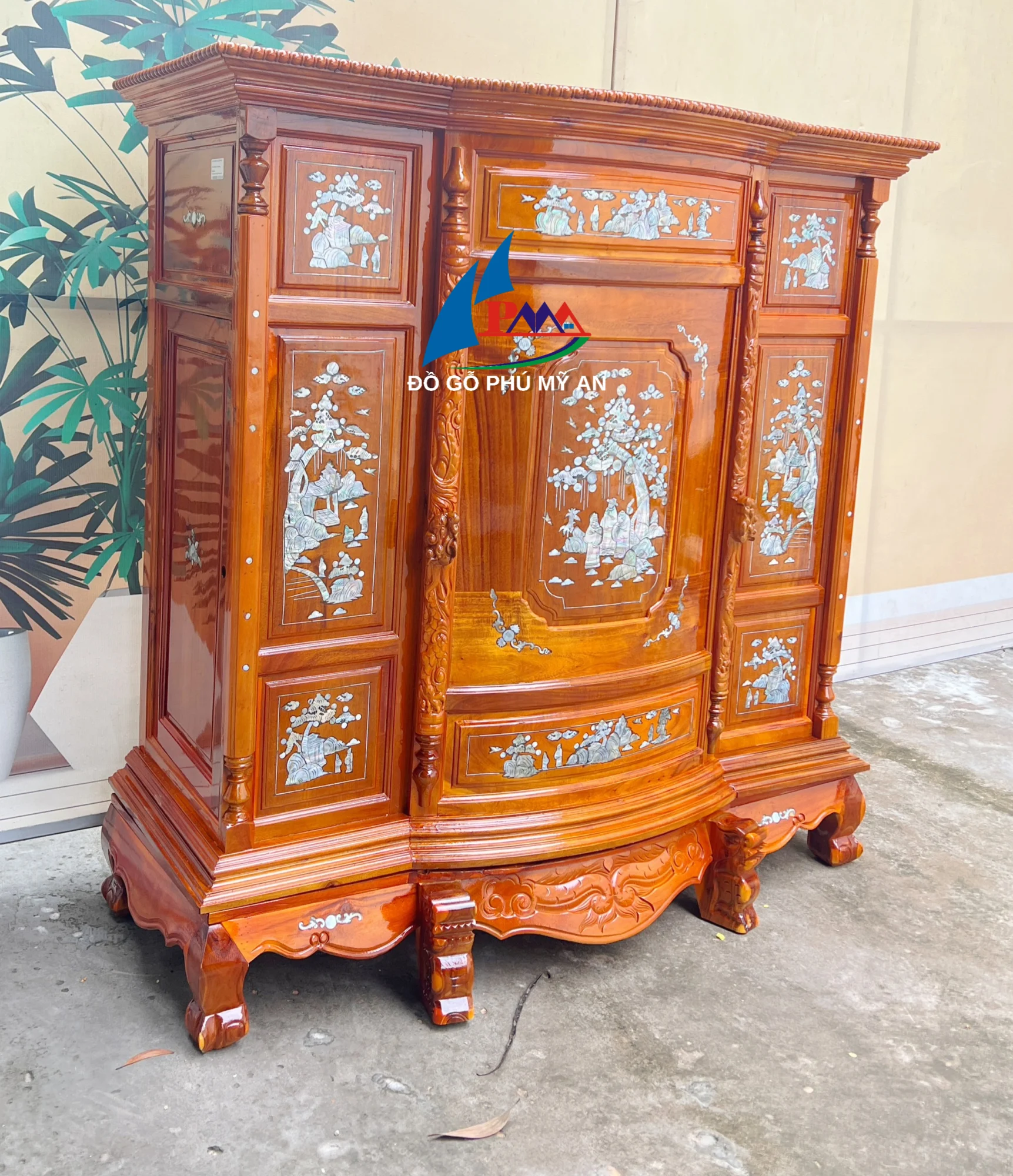 Alternative view of Tủ thờ tràm 6 chân cẩn