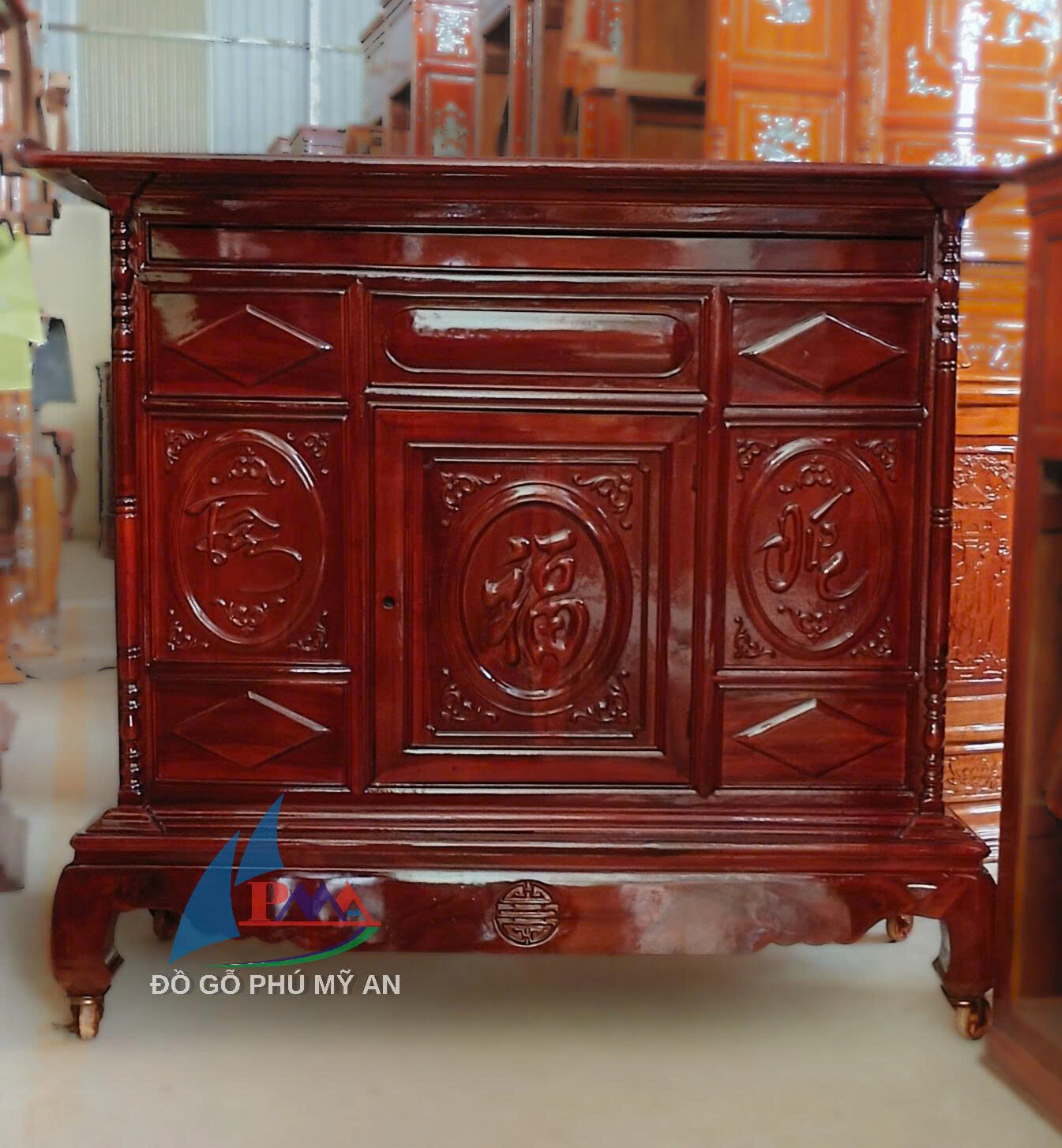 Alternative view of Tủ thờ tràm phẳng 1m53