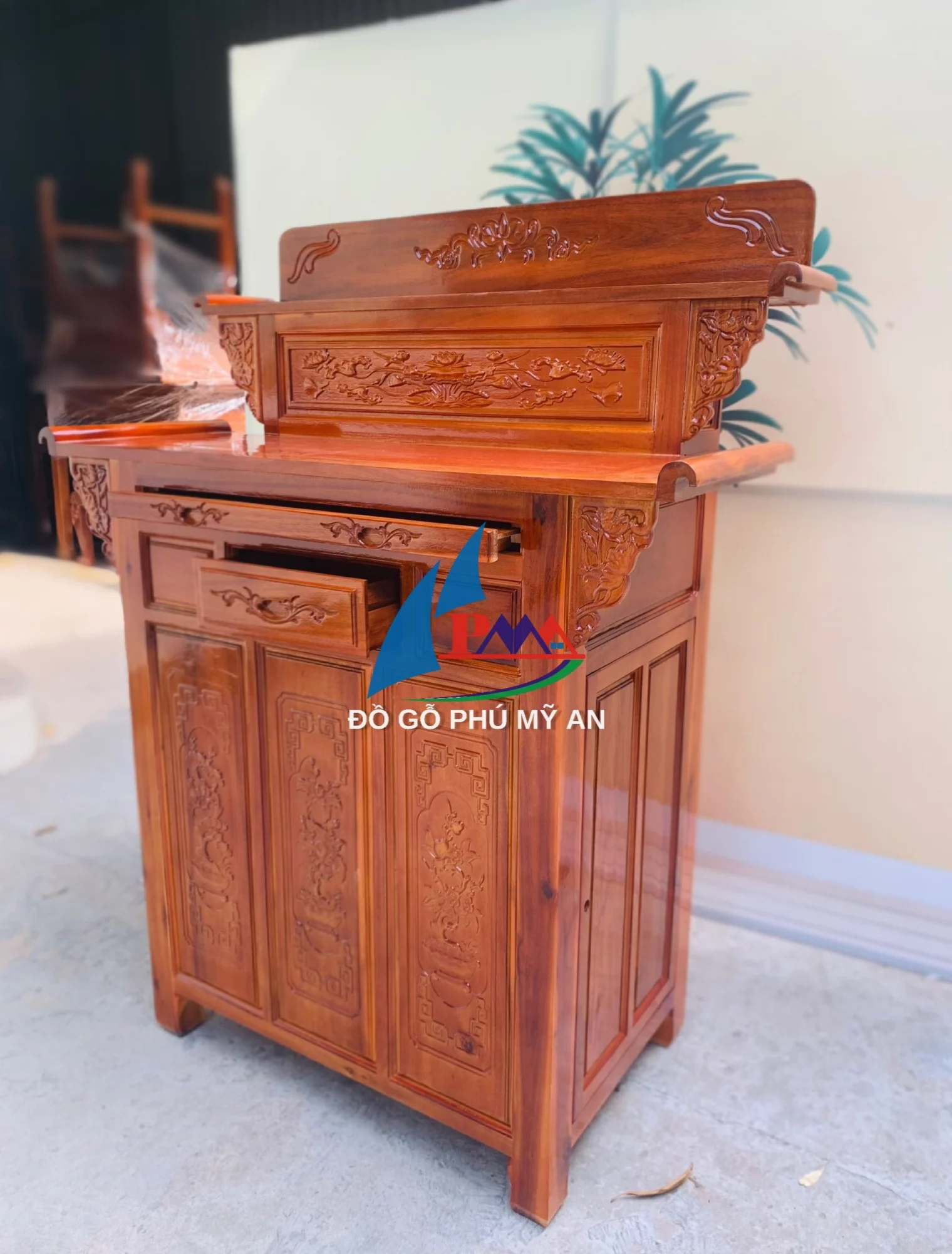 Alternative view of Bàn cúng gỗ tràm tầng có tủ 1m27