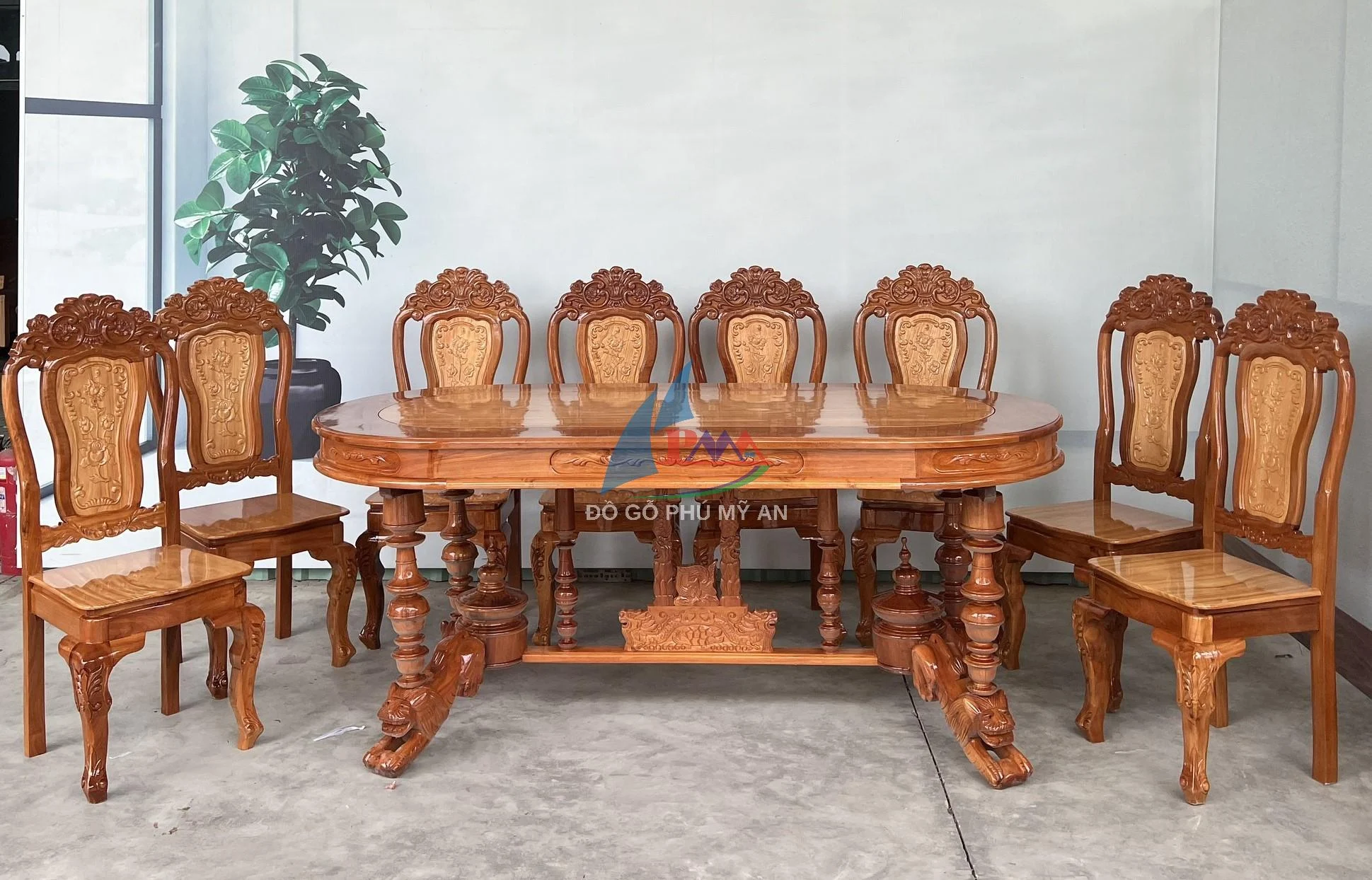 Bàn ăn căm xe oval lớn 8 ghế trụ sư tử