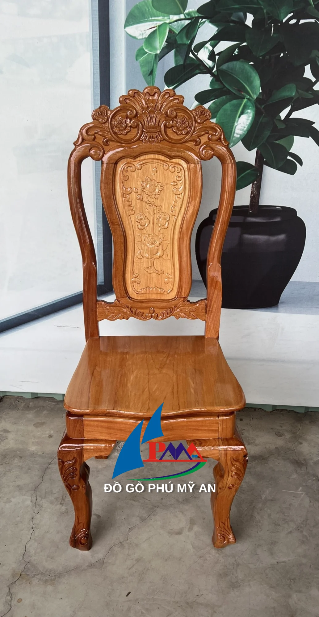 Alternative view of Bàn ăn căm xe oval lớn 8 ghế trụ sư tử