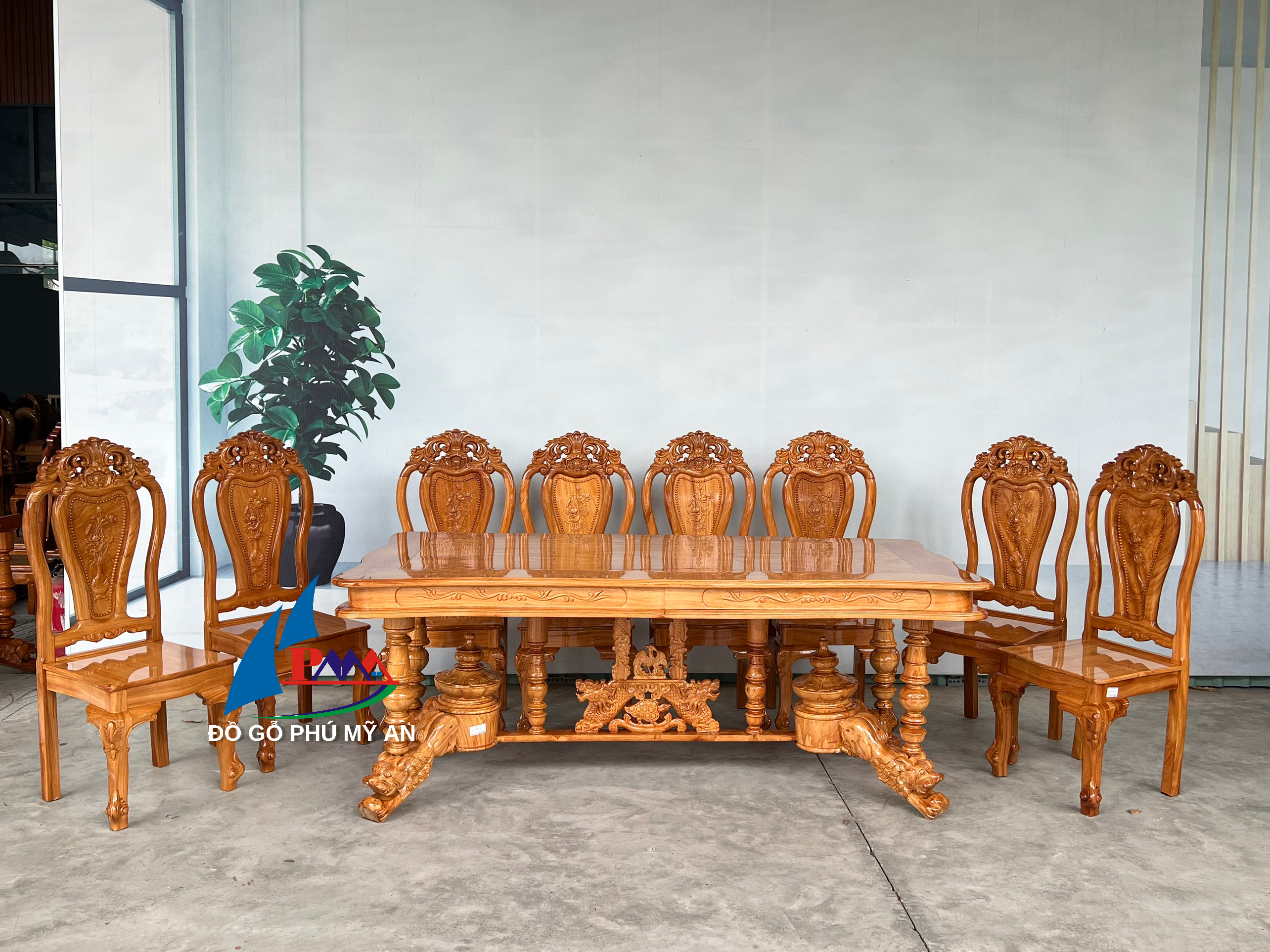 Bàn ăn gõ bánh tây 8 ghế trụ sư tử