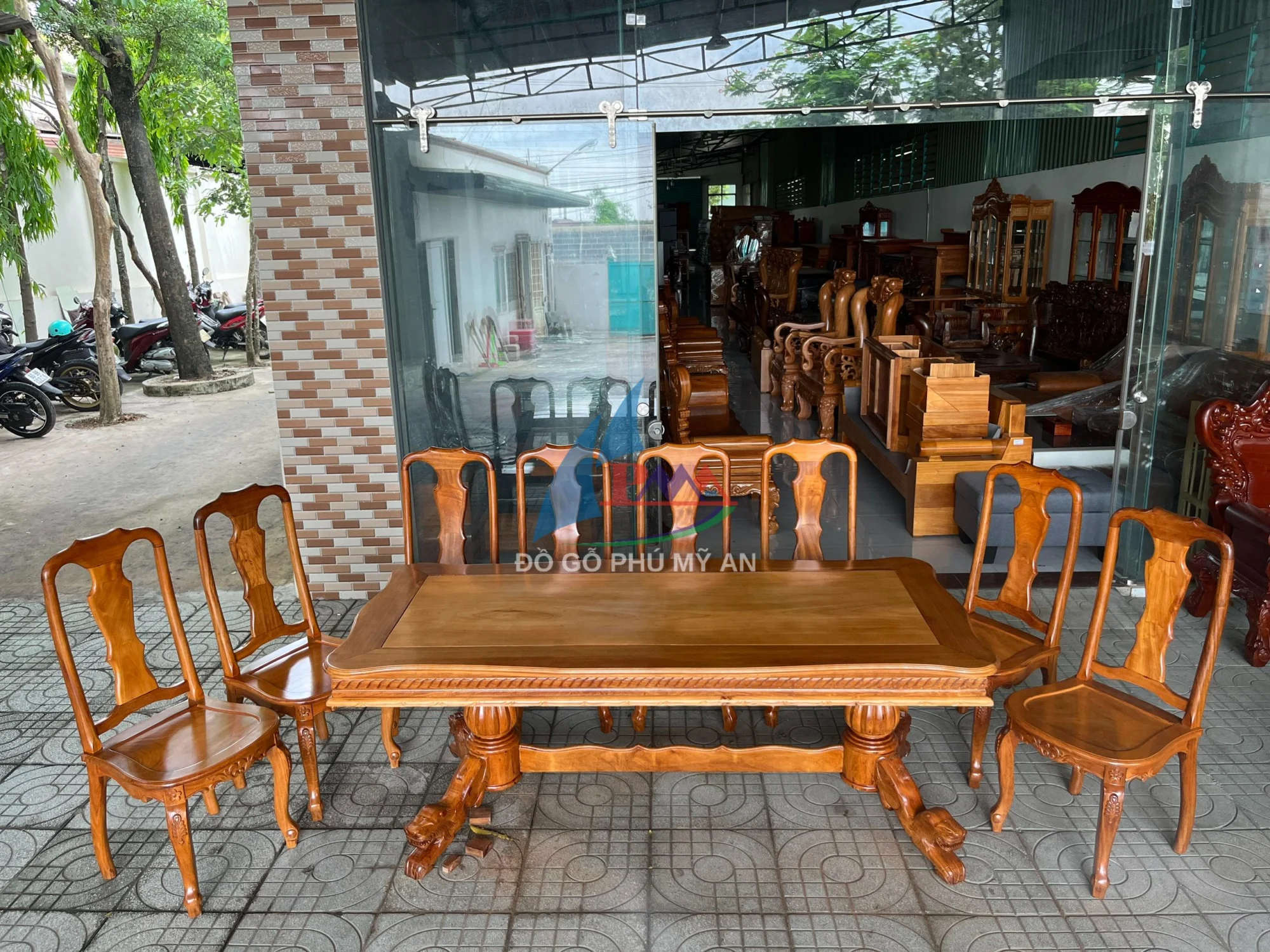 Bàn ăn căm xe bánh tây 8 ghế hoa mai