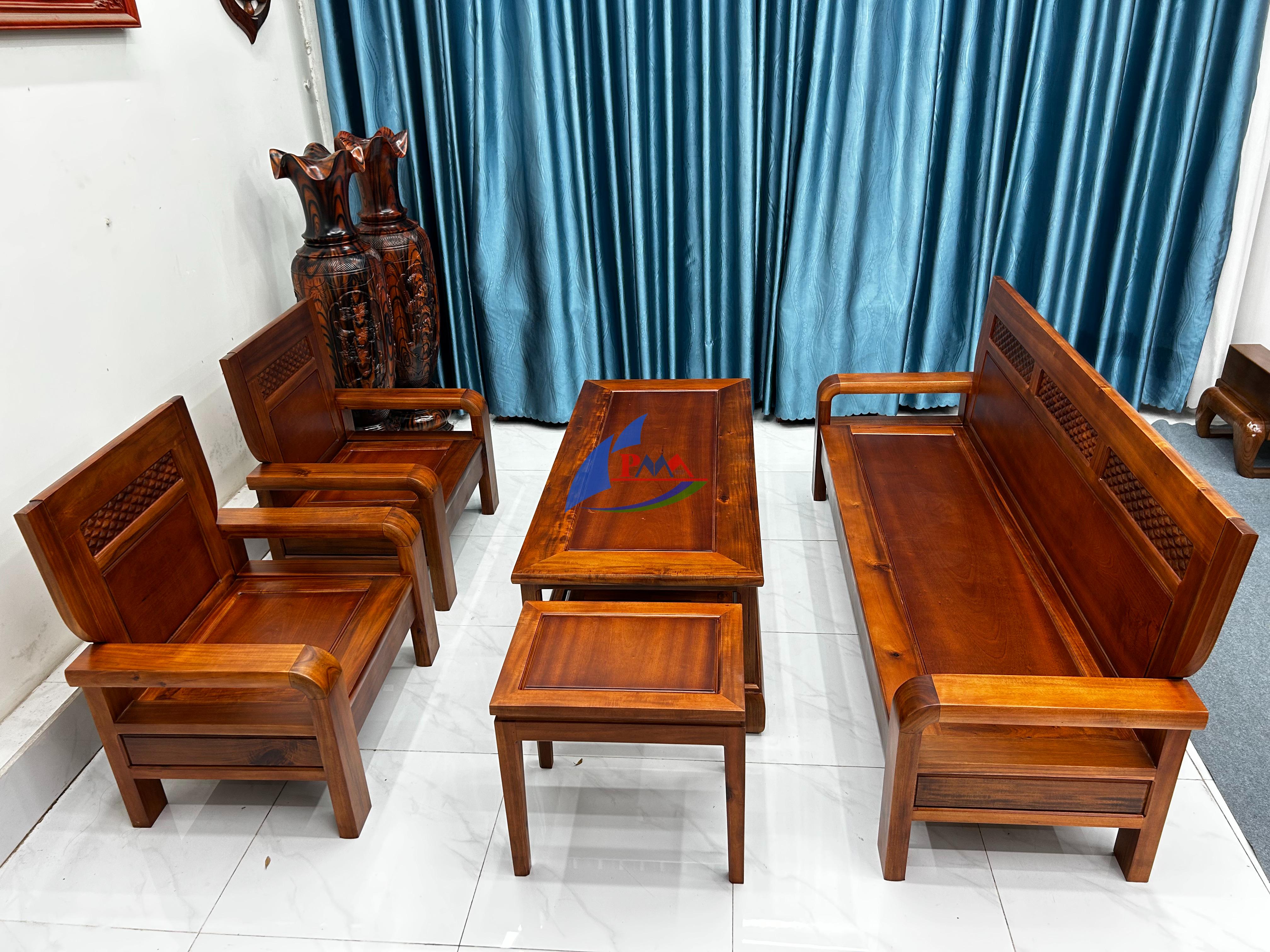 Giải Mã Sức Hút Bộ Bàn Gỗ Tràm Lõi Hiện Đại – Vì Sao Được Ưa Chuộng?