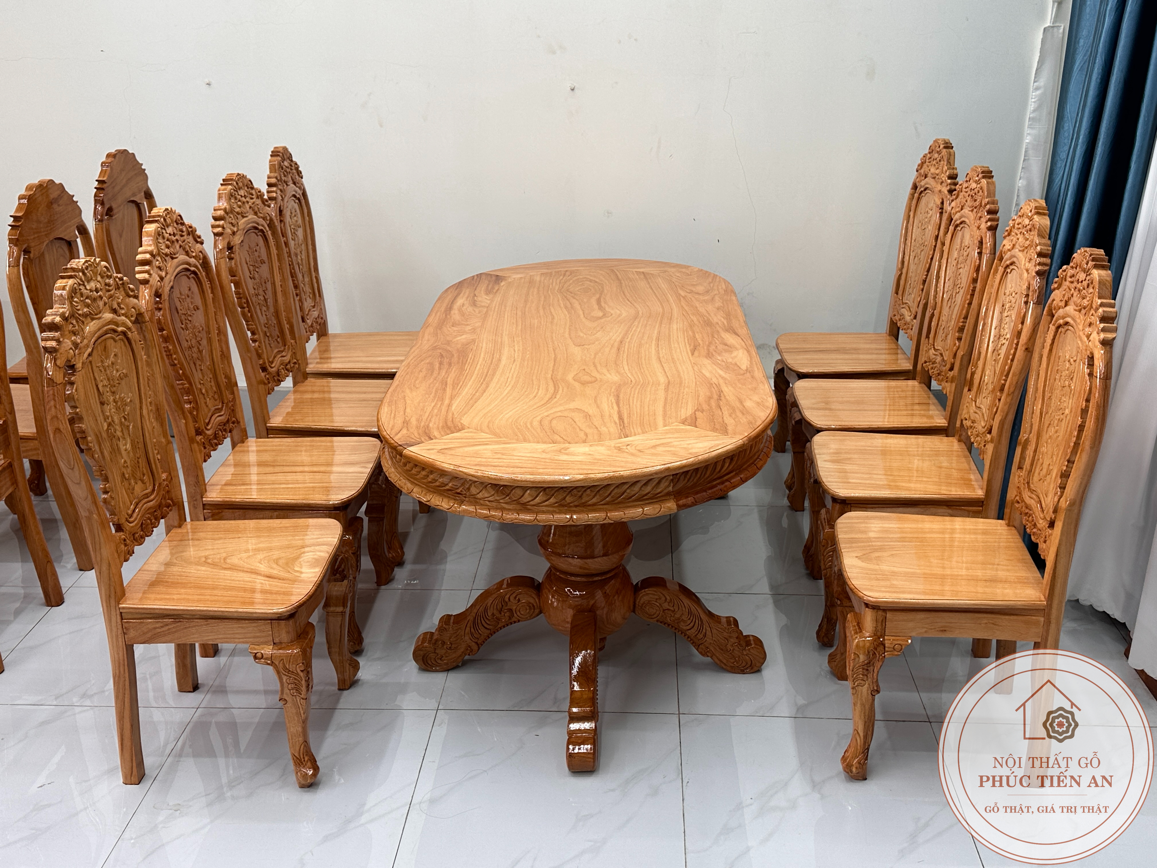 Kinh Nghiệm Chọn Mua Bàn Ăn Gỗ 8 Ghế Phù Hợp Mọi Không Gian