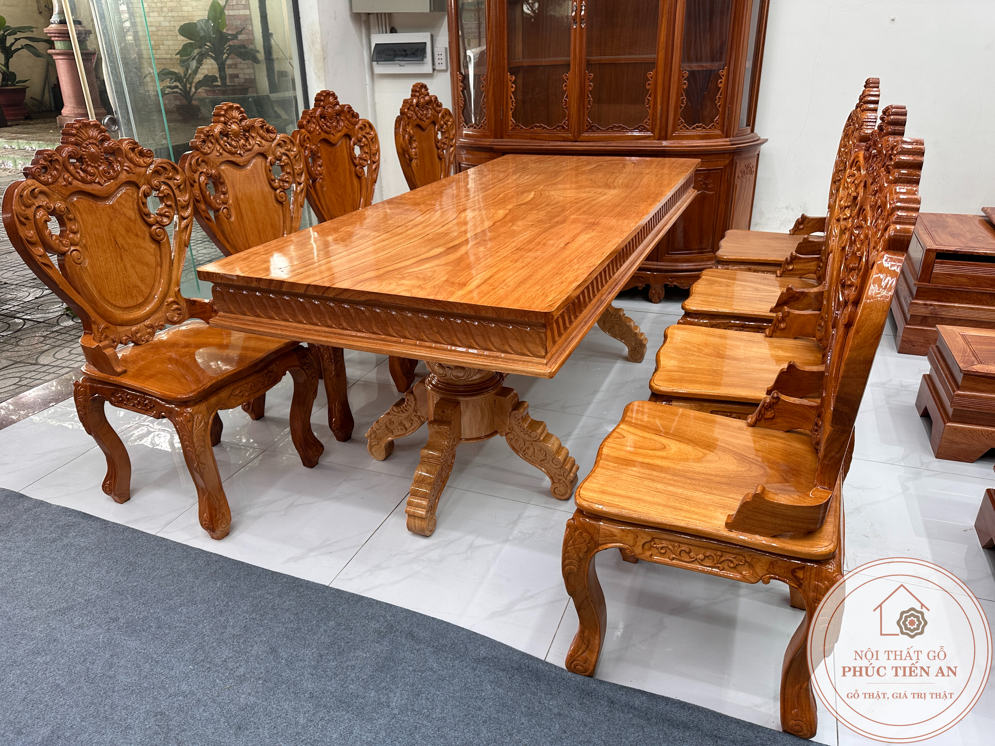Kinh Nghiệm Chọn Mua Bàn Ăn Gỗ 8 Ghế Phù Hợp Mọi Không Gian