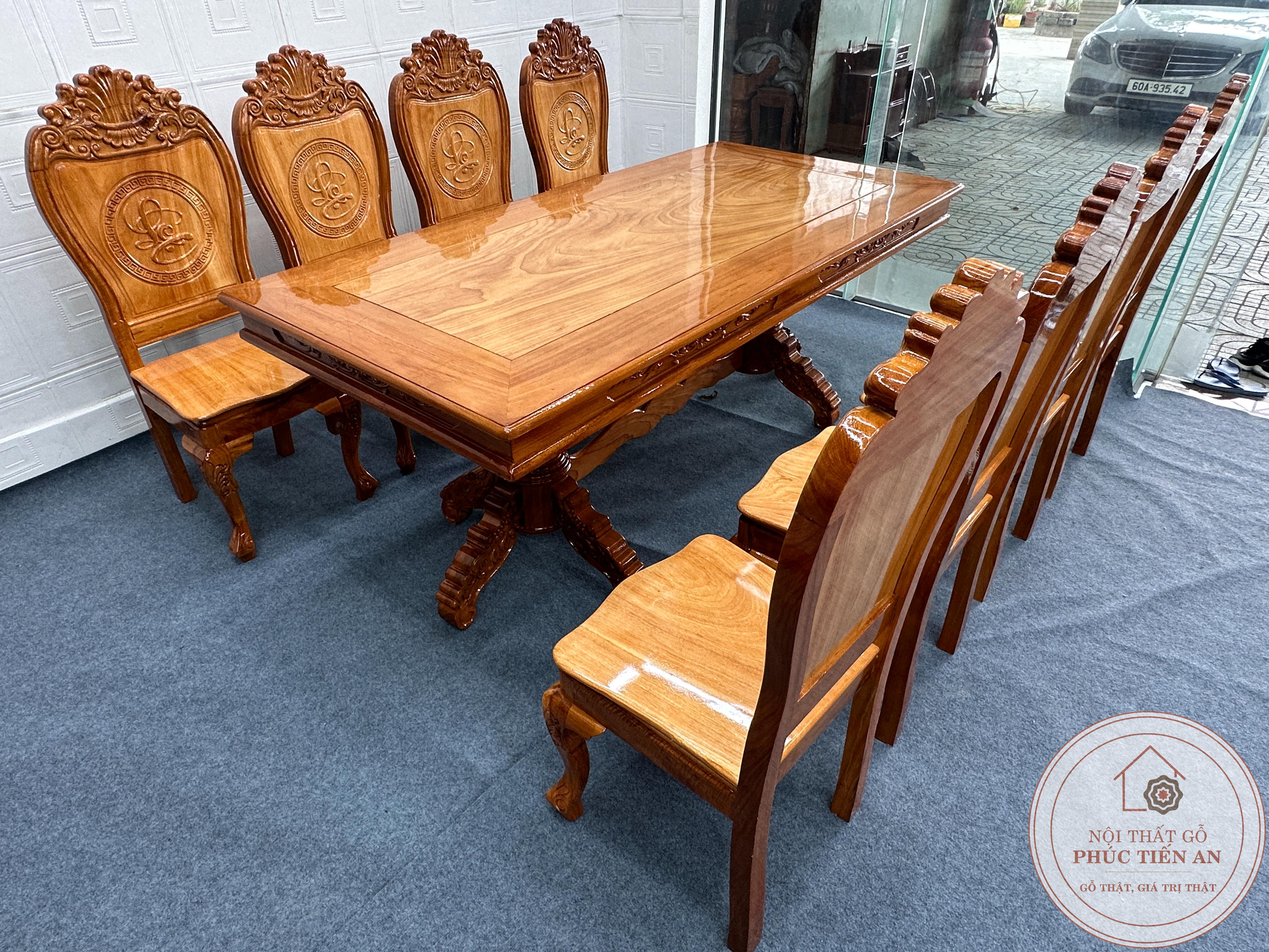 Kinh Nghiệm Chọn Mua Bàn Ăn Gỗ 8 Ghế Phù Hợp Mọi Không Gian