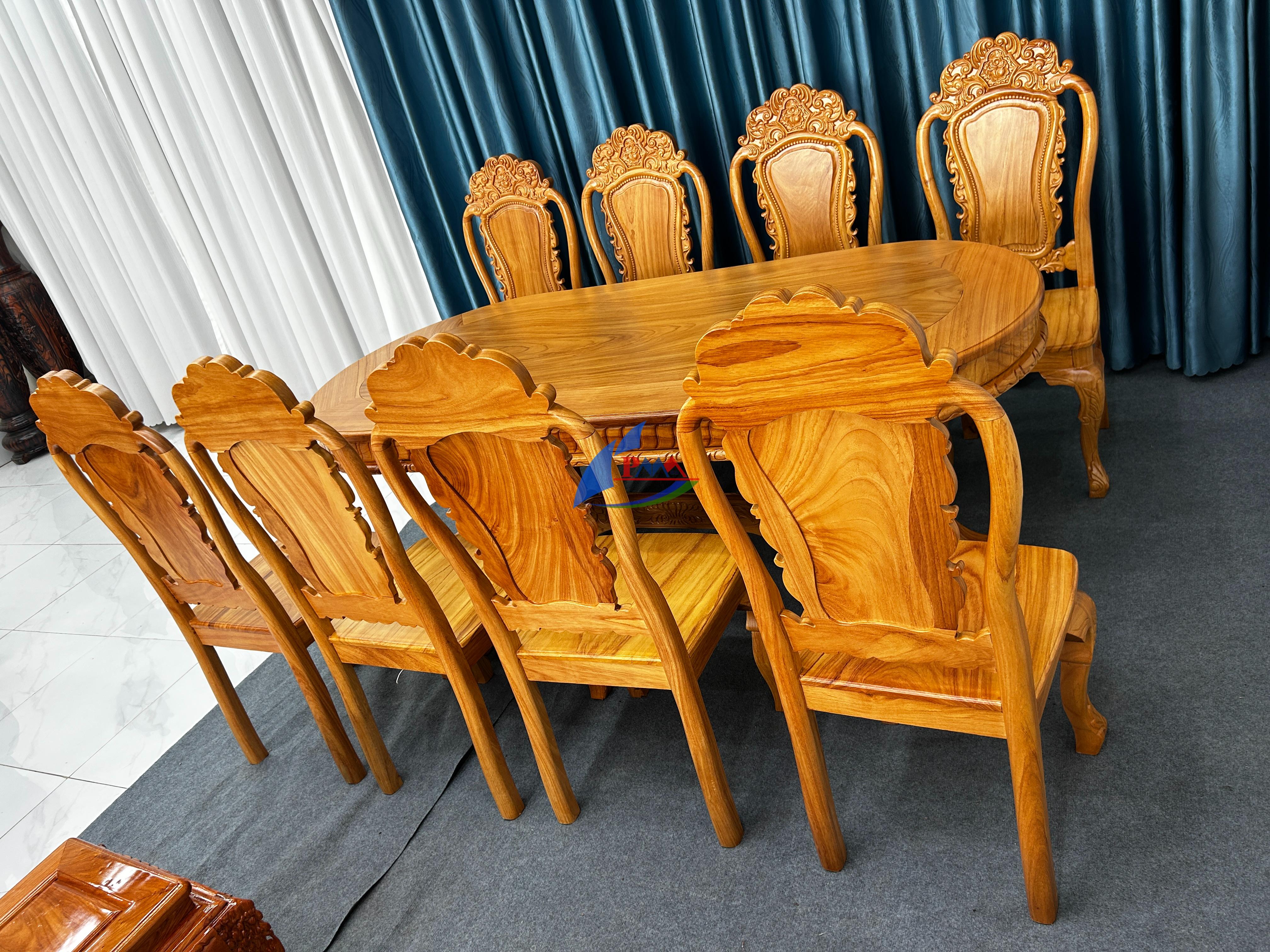 Gợi ý chọn bộ bàn ăn 8 ghế tân cổ điển phù hợp với không gian sống sang trọng