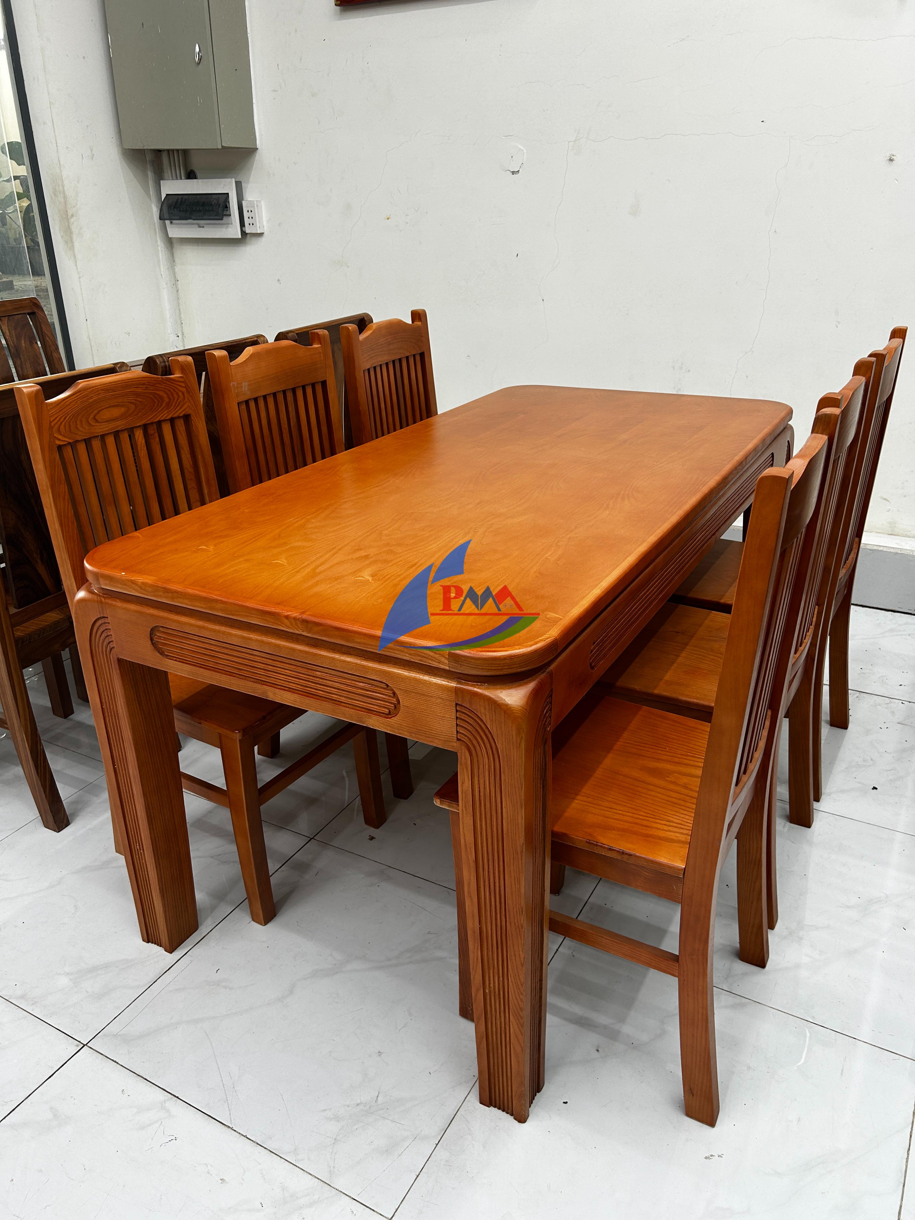 Những mẫu bàn ăn gỗ sồi hiện đại phù hợp nhà phố, chung cư