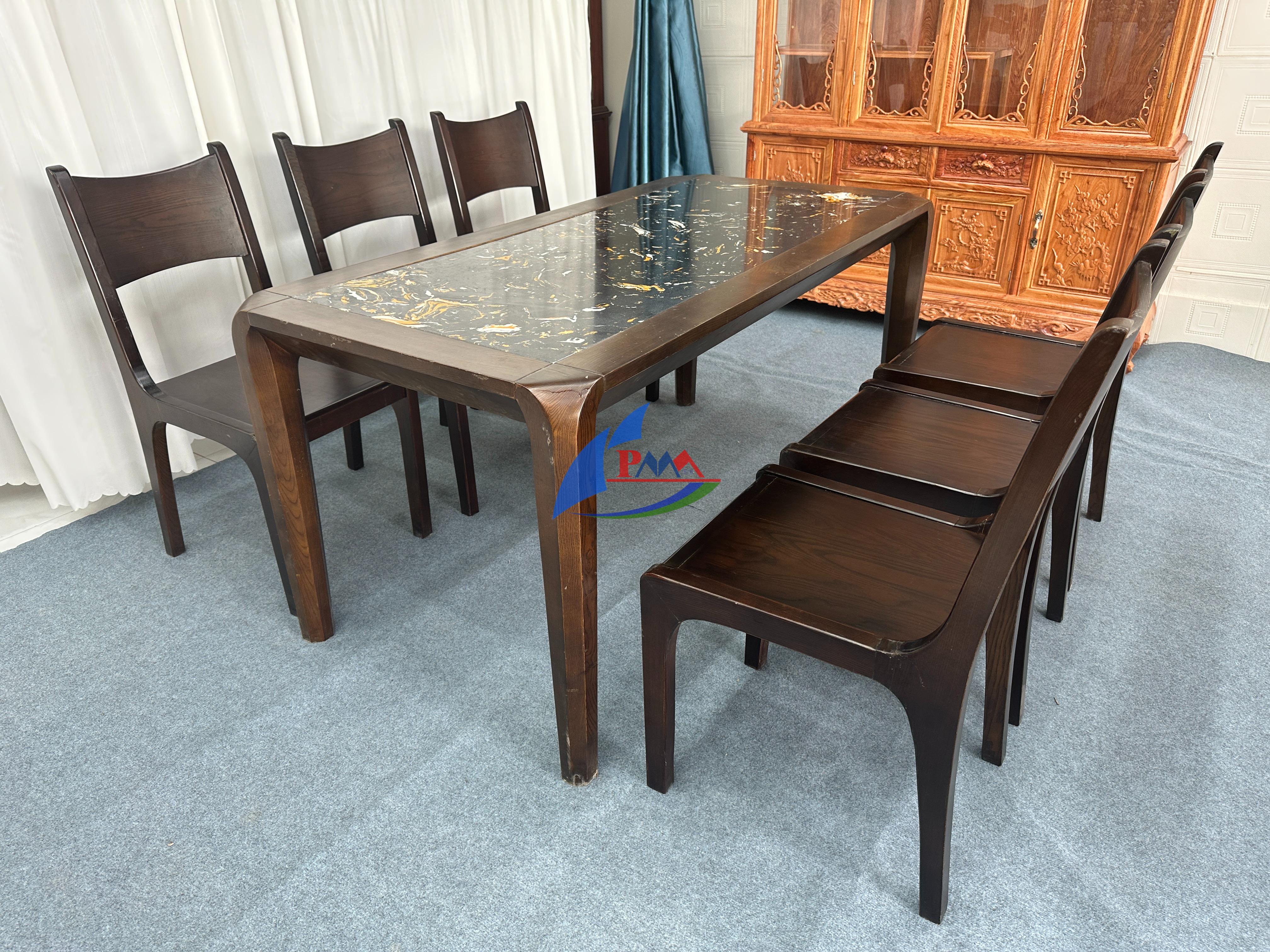 Những mẫu bàn ăn gỗ sồi hiện đại phù hợp nhà phố, chung cư