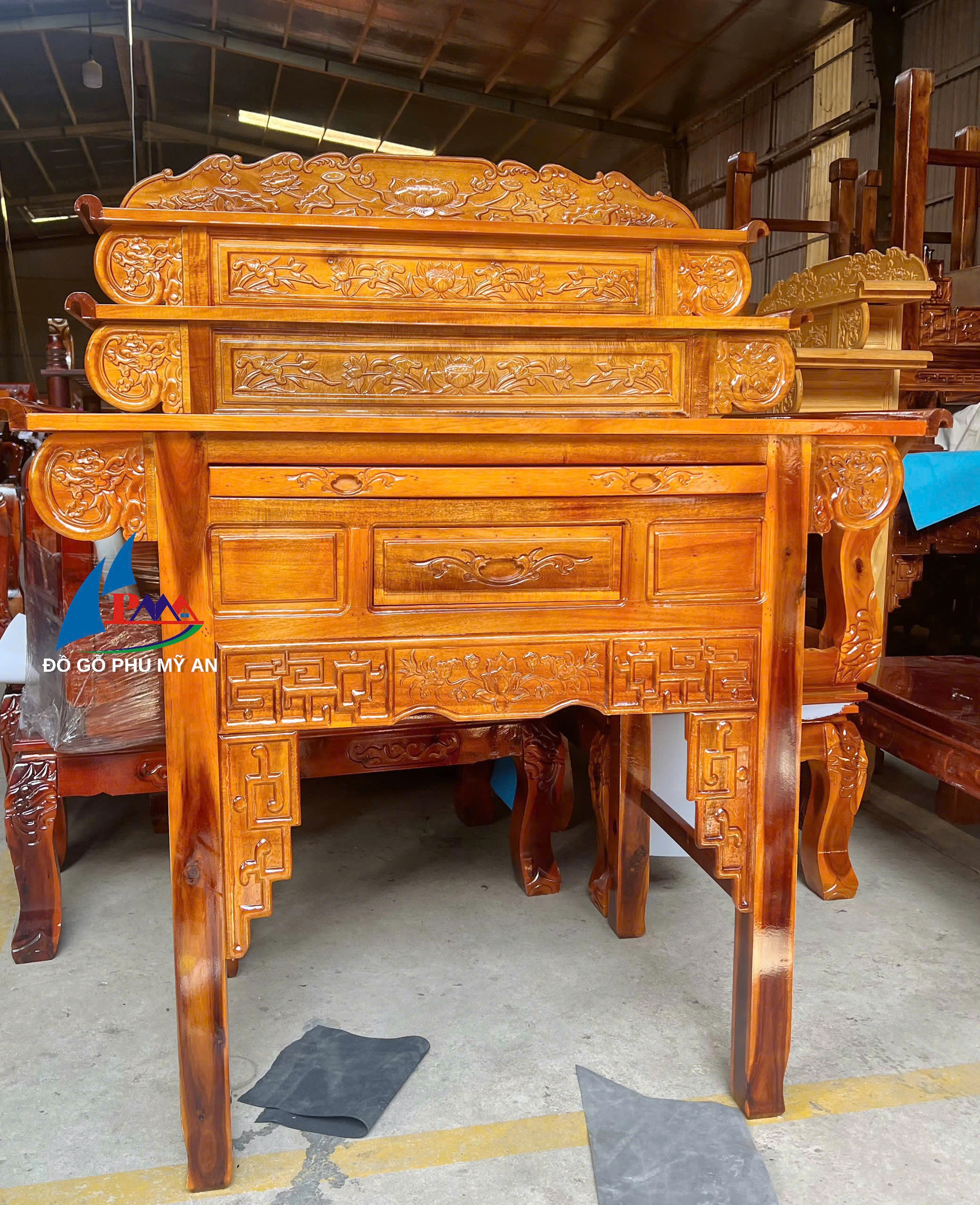 Bàn thờ gỗ đẹp: Những mẫu án gian, bàn cúng truyền thống và hiện đại tinh tế, chuẩn phong thủy gia đình Việt đang được ưa chuộng
