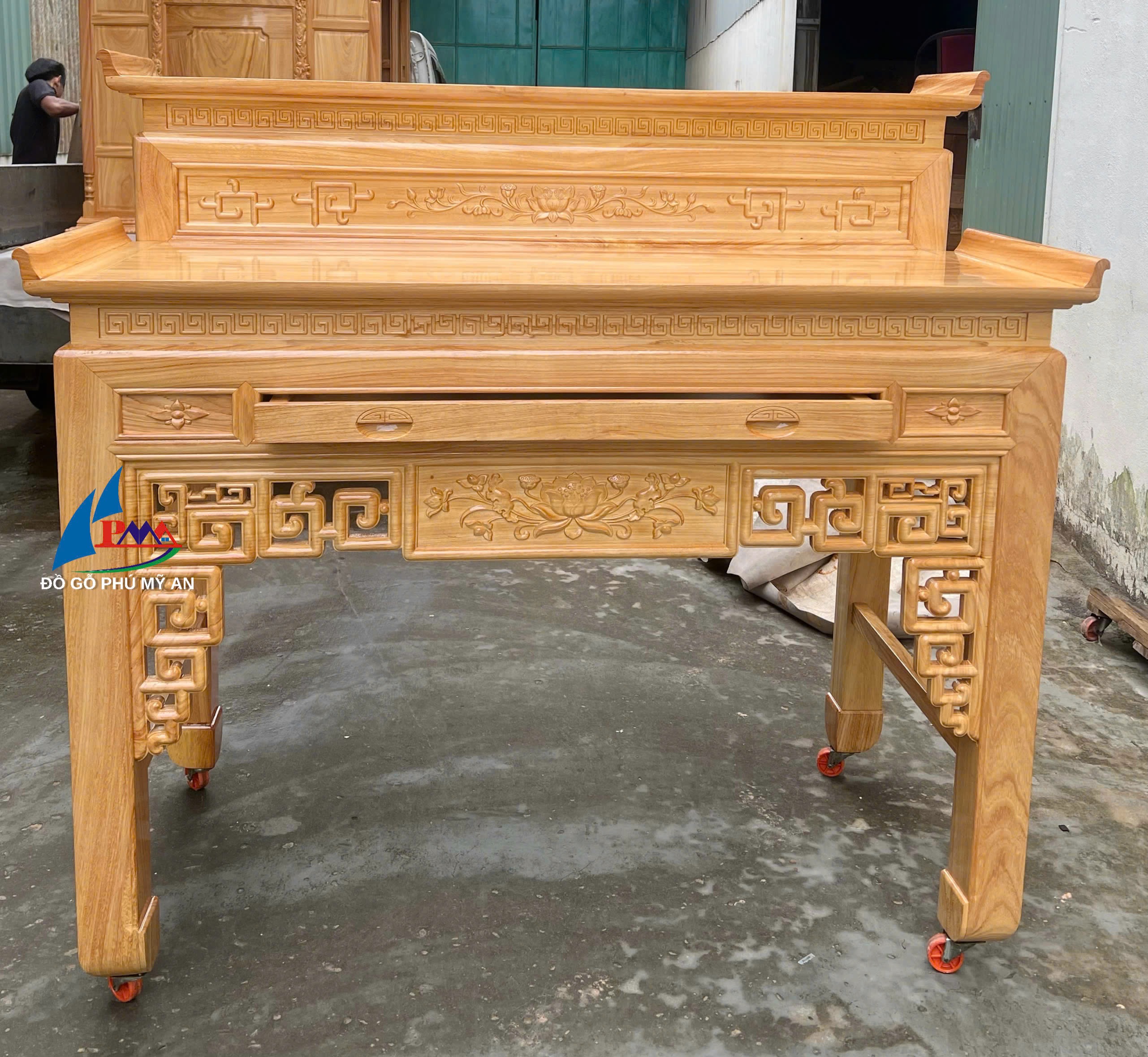 Bàn thờ gỗ đẹp: Những mẫu án gian, bàn cúng truyền thống và hiện đại tinh tế, chuẩn phong thủy gia đình Việt đang được ưa chuộng