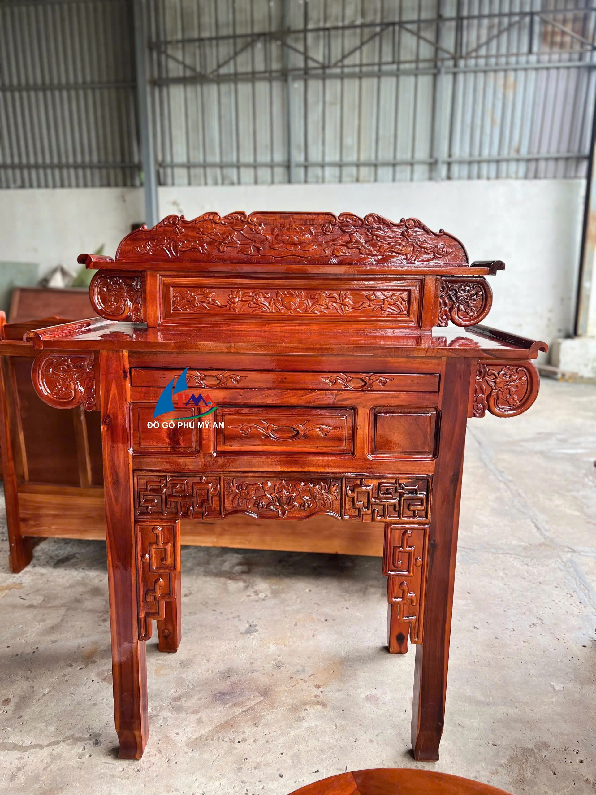 Bàn thờ gỗ đẹp: Những mẫu án gian, bàn cúng truyền thống và hiện đại tinh tế, chuẩn phong thủy gia đình Việt đang được ưa chuộng