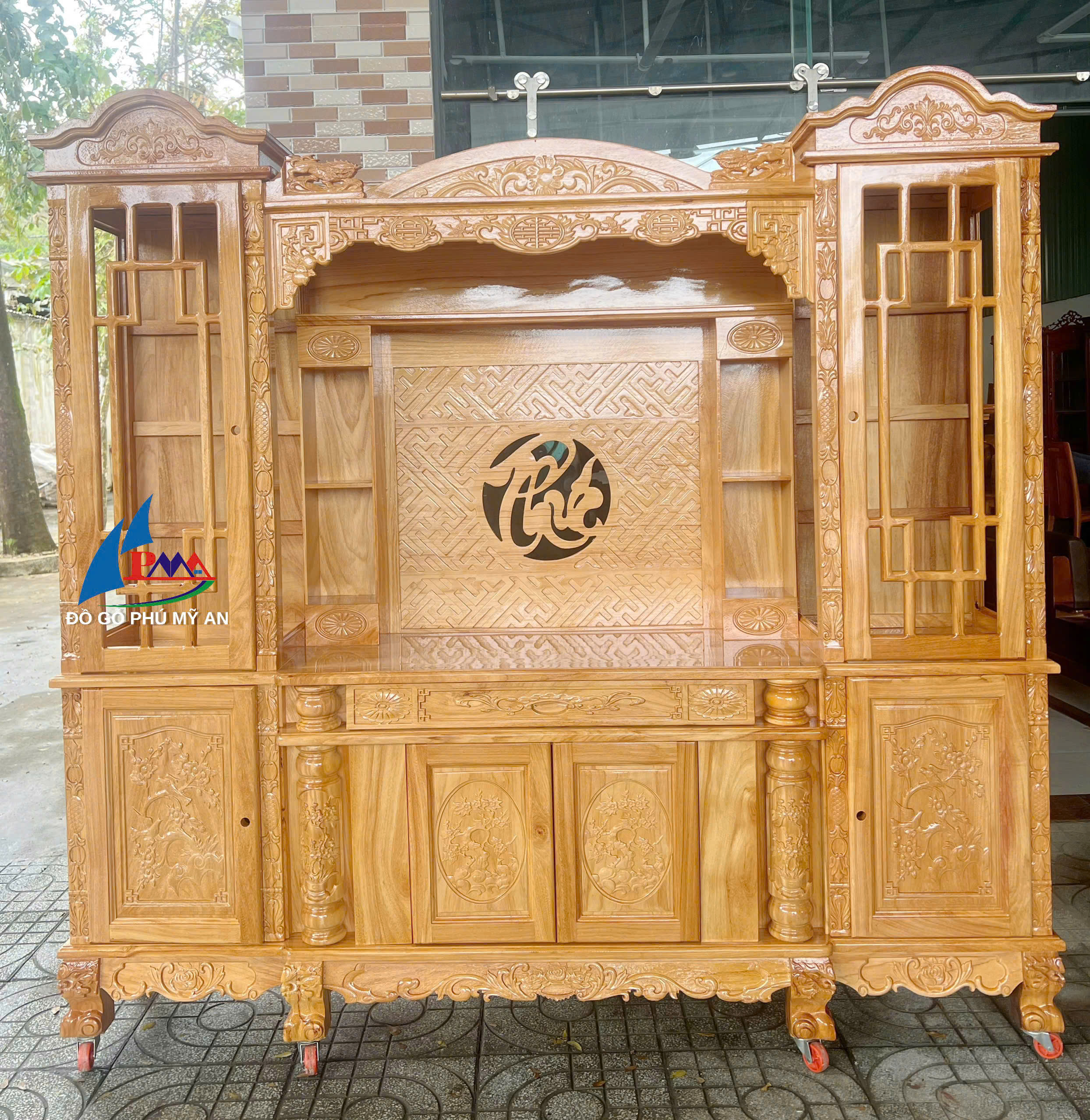 Gợi ý trang trí nội thất phòng khách đón Tết với các mẫu nội thất gỗ đẹp, tiện nghi