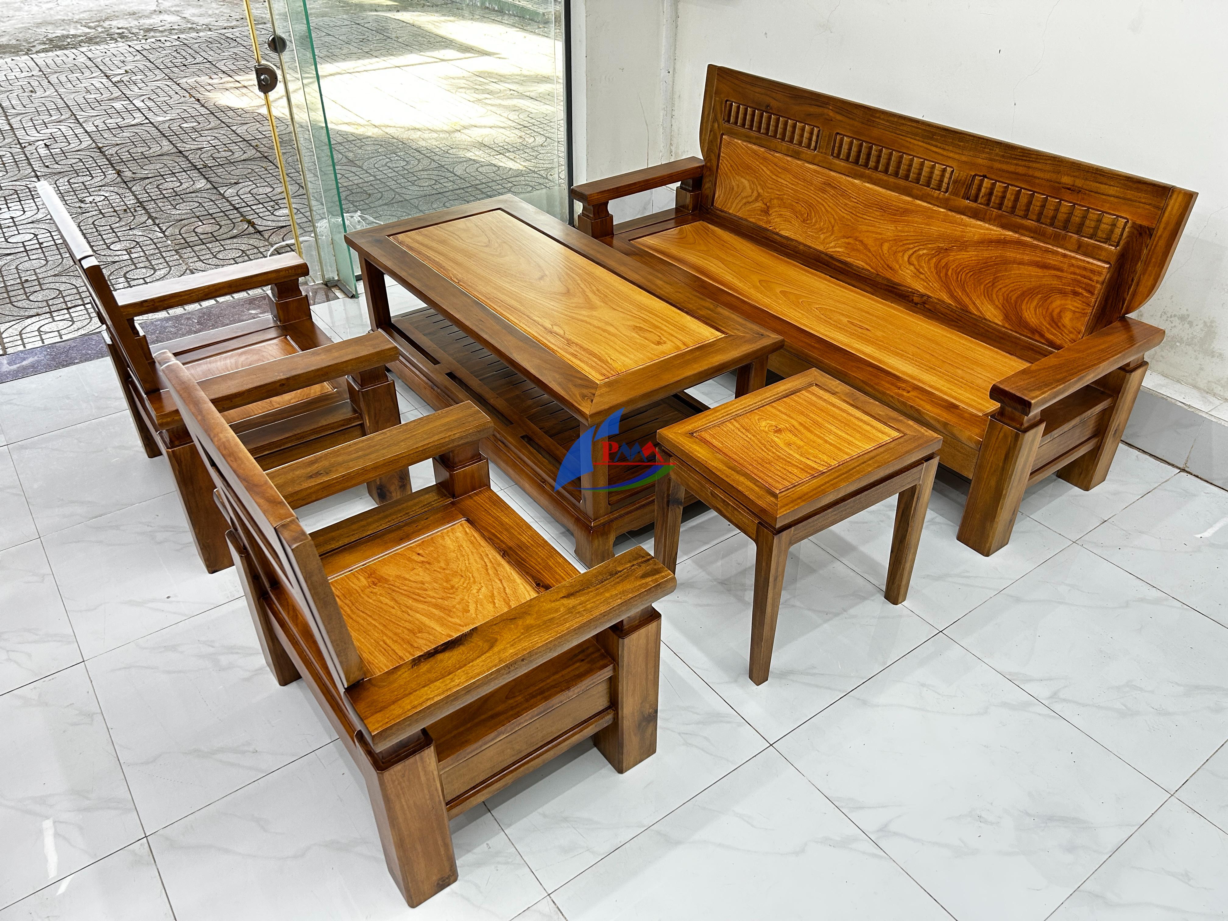 Mẫu salon gỗ Tràm – Xu hướng được nhiều gia đình lựa chọn đón Tết