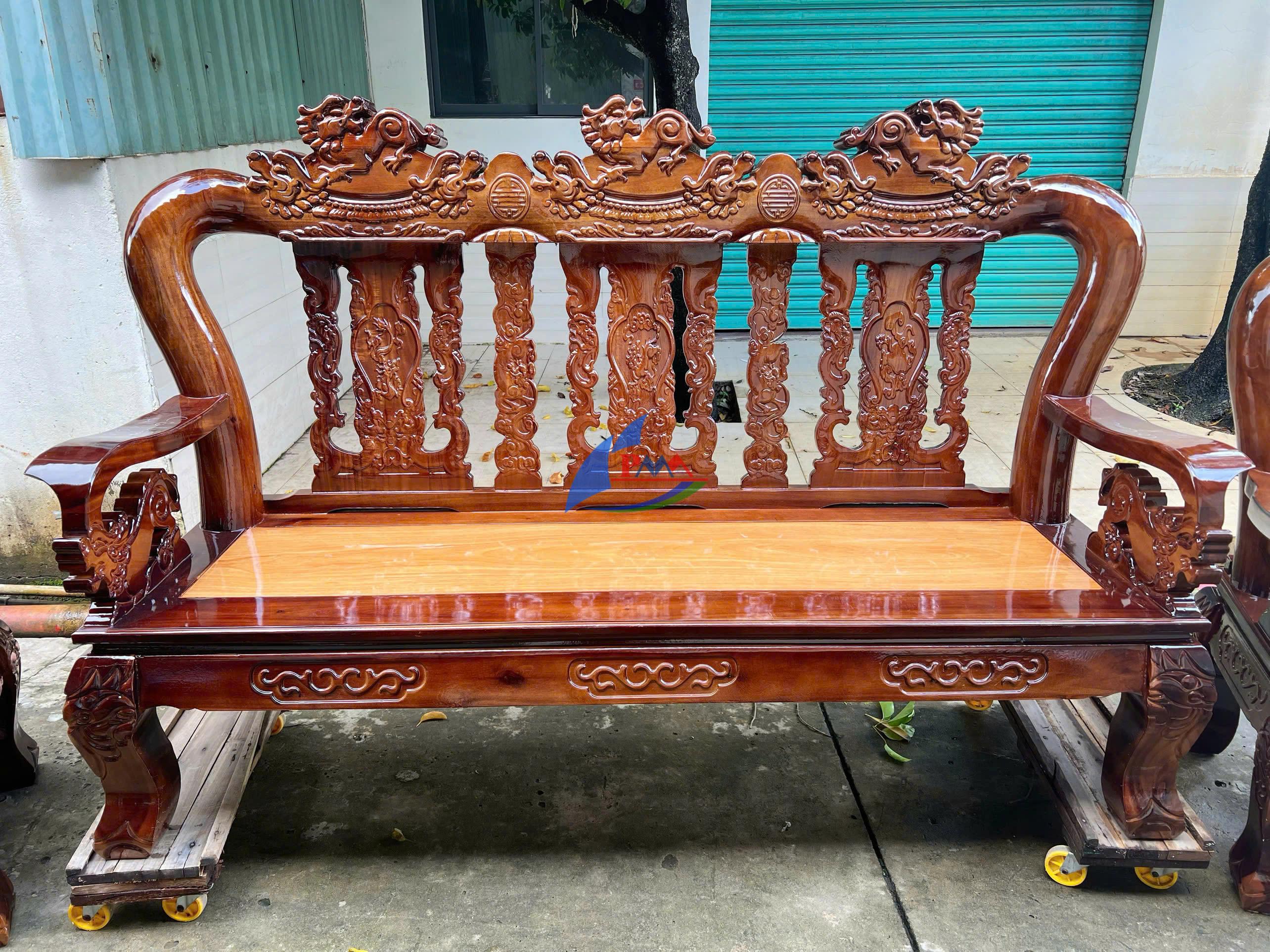 Mẫu salon gỗ Tràm – Xu hướng được nhiều gia đình lựa chọn đón Tết