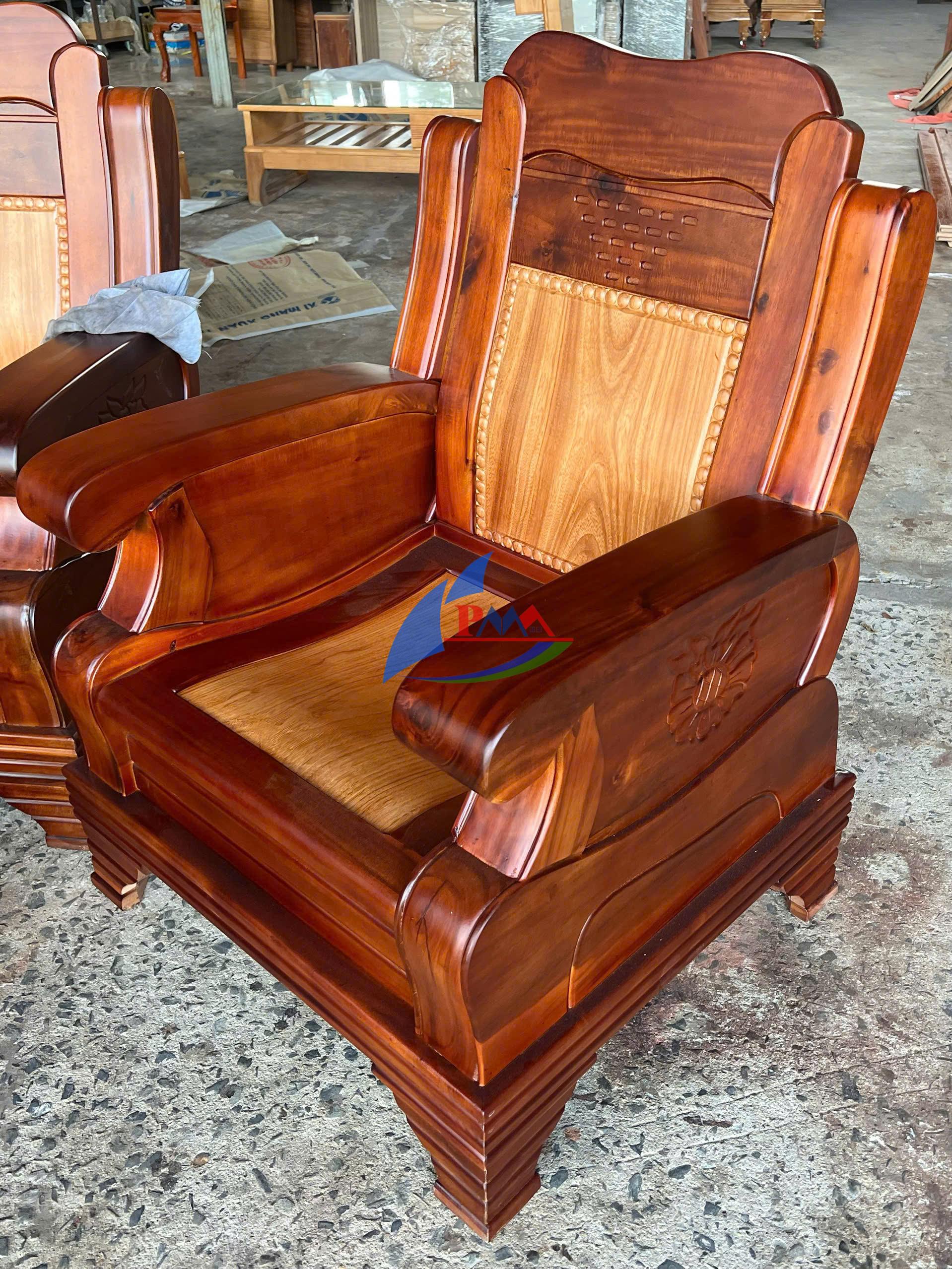 Mẫu salon gỗ Tràm – Xu hướng được nhiều gia đình lựa chọn đón Tết