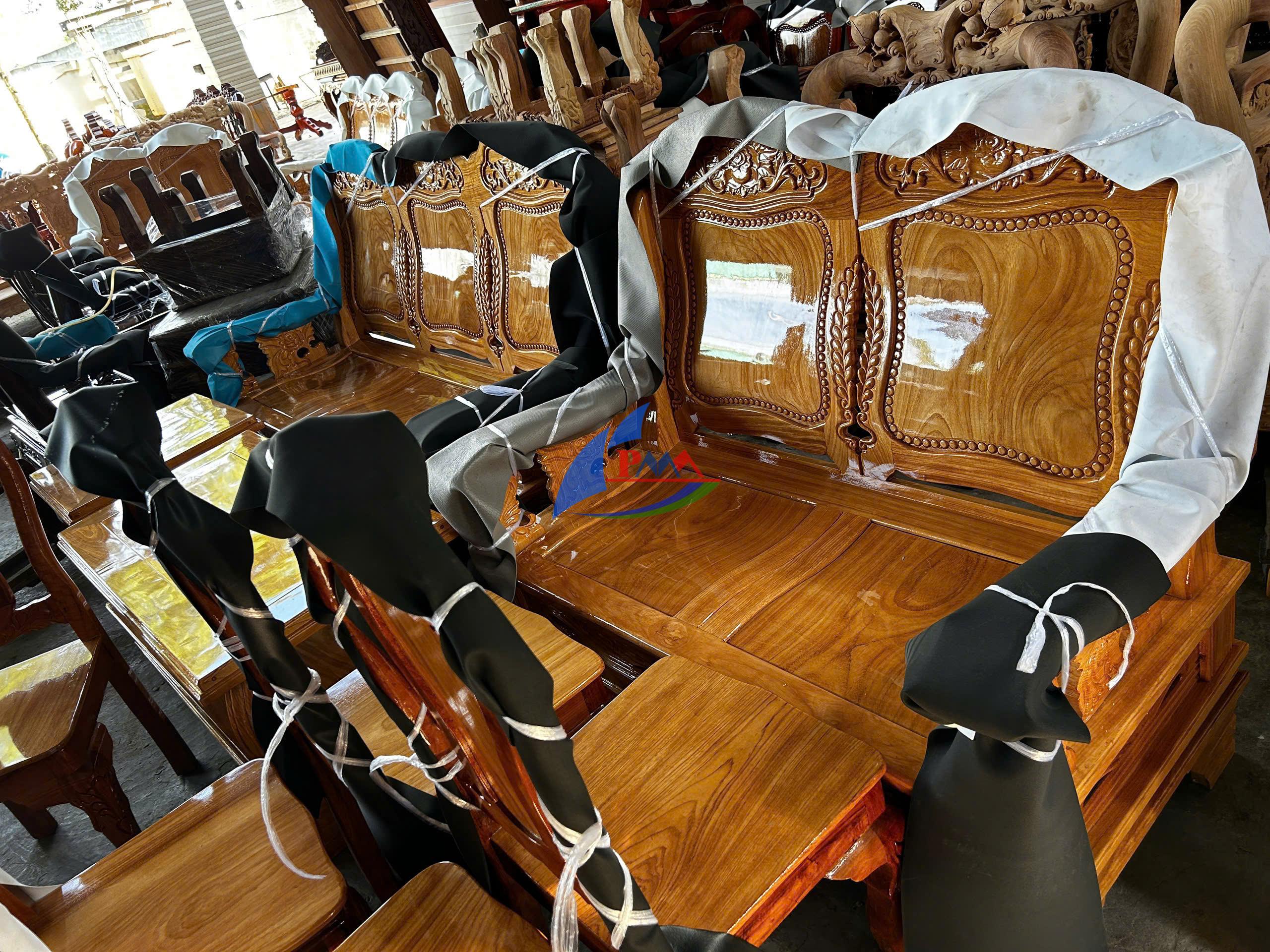 Thị trường Tết sôi động: Nội thất đồ gỗ tự nhiên tiếp tục “lên ngôi”