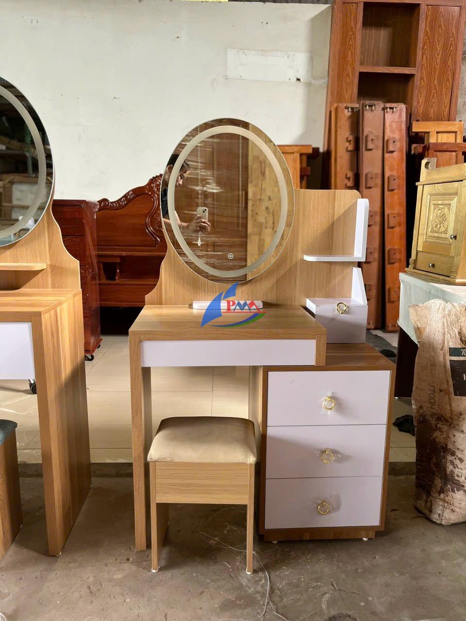 Bàn trang điểm gỗ – Món quà tinh tế hữu ích được yêu thích