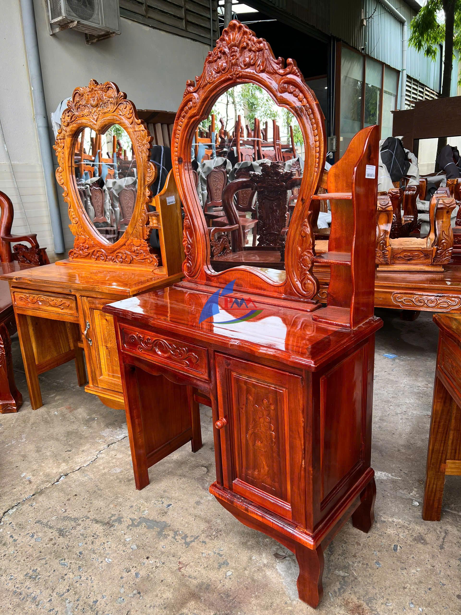 Bàn trang điểm gỗ – Món quà tinh tế hữu ích được yêu thích