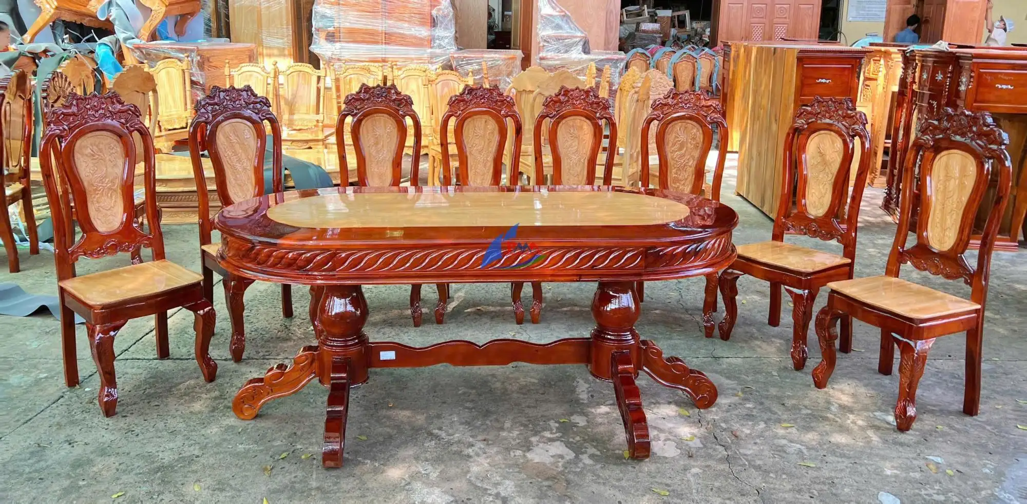 Bàn Hột Xoài 8 Ghế – Sản Phẩm Được Ưa Chuộng Trong Phân Khúc Nội Thất Gỗ