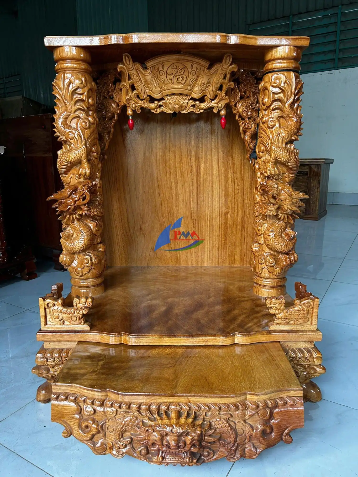 Bàn Thờ Gỗ Nhỏ – Sự Kết Hợp Giữa Tâm Linh Và Thẩm Mỹ
