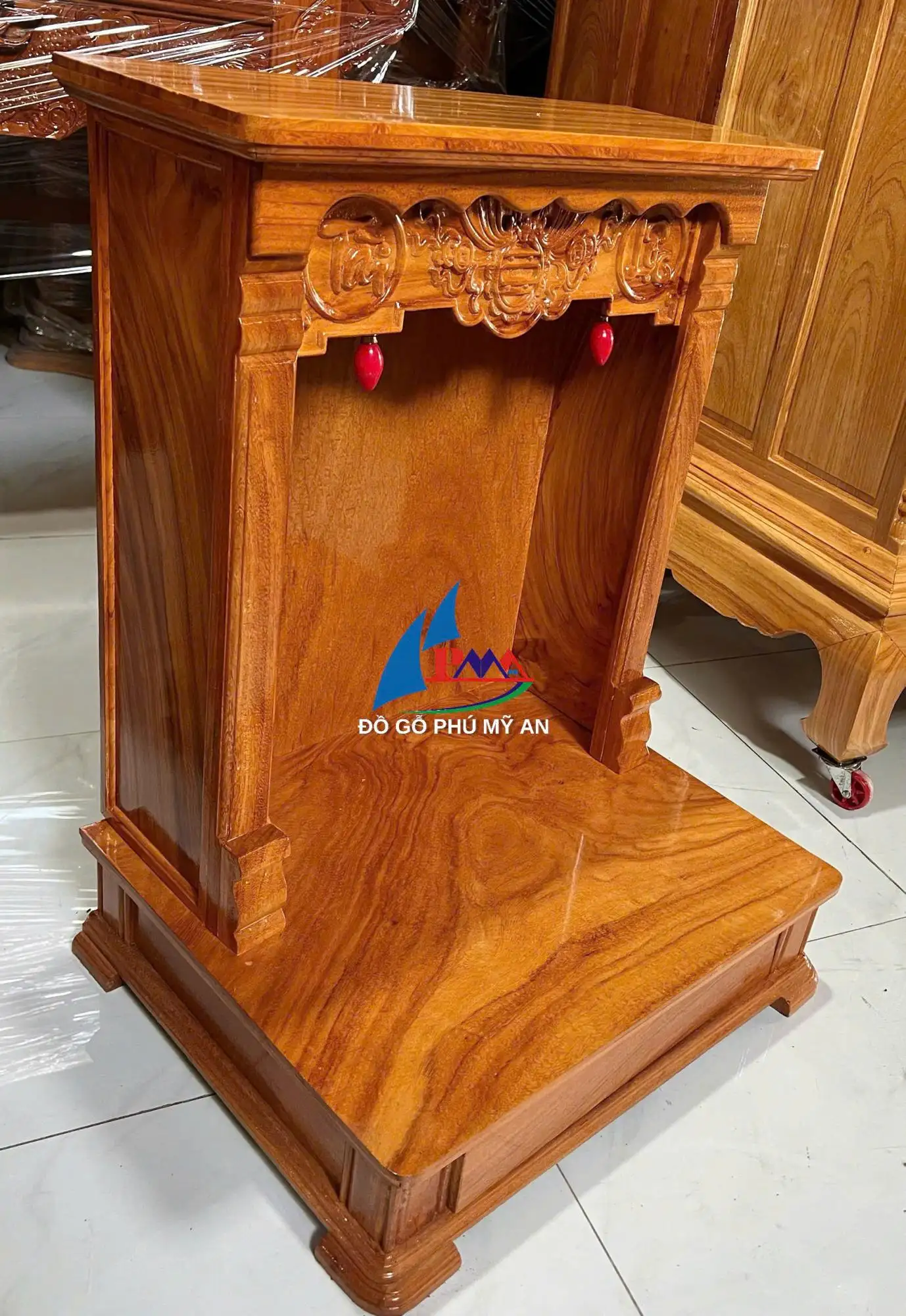 Bàn Thờ Gỗ Nhỏ – Sự Kết Hợp Giữa Tâm Linh Và Thẩm Mỹ