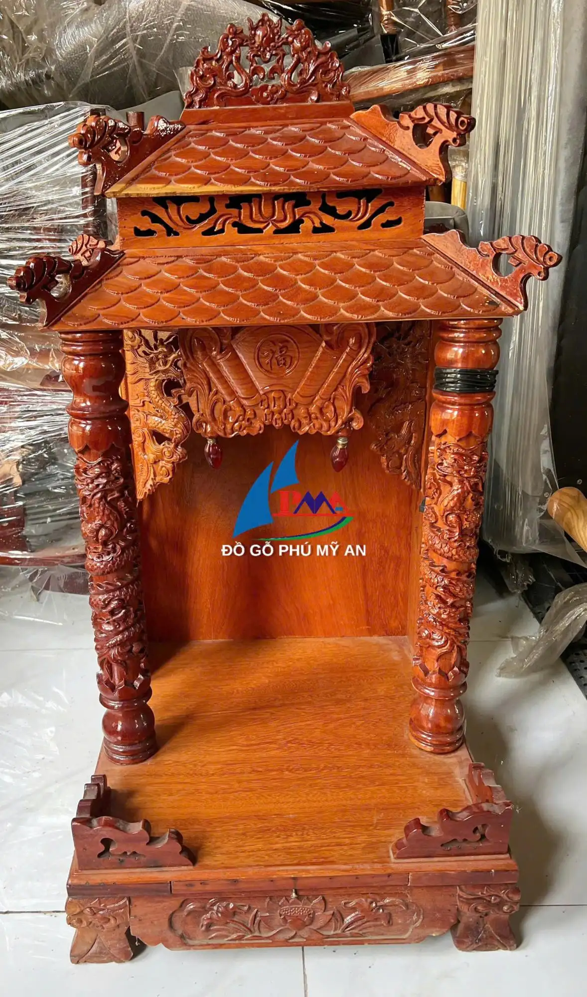 Bàn Thờ Gỗ Nhỏ – Sự Kết Hợp Giữa Tâm Linh Và Thẩm Mỹ