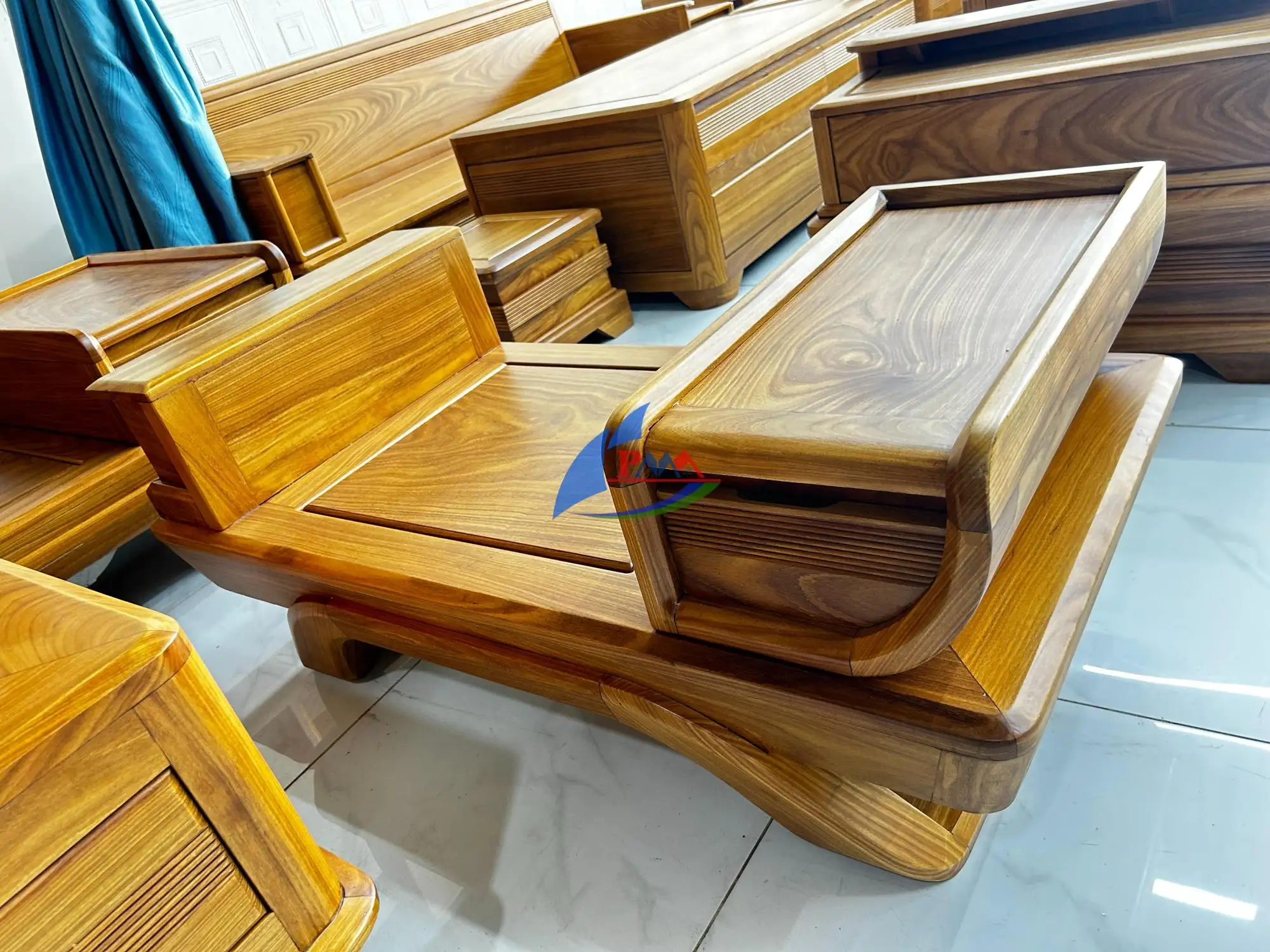 Những Mẫu Salon Gỗ Hiện Đại – Salon gỗ Cẩm Vàng Được Yêu Thích Hiện Nay