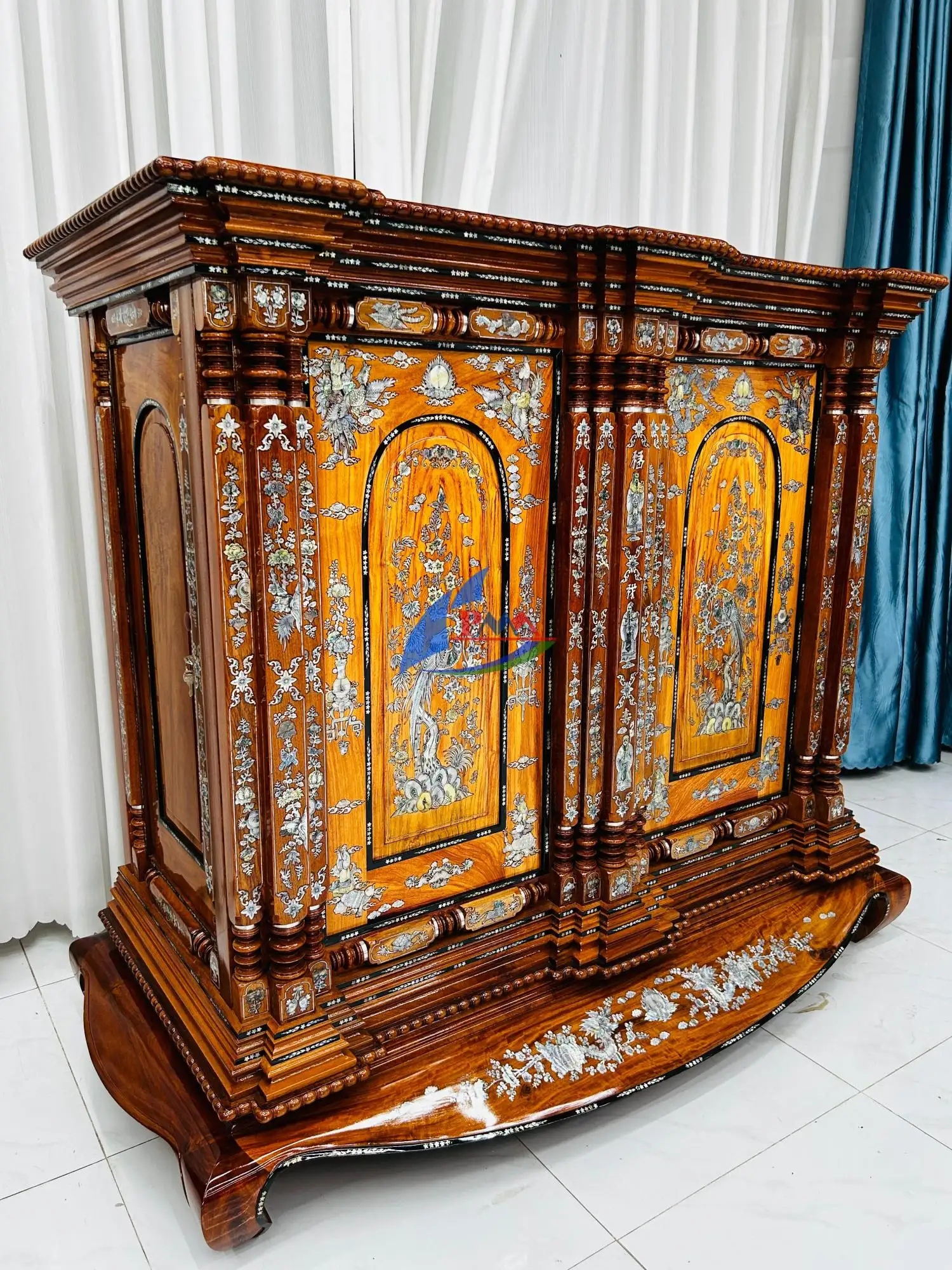 Tủ Thờ Xưa Cẩn Ốc Xà Cừ – Tủ Thờ Gò Công Giá Trị Truyền Thống Trường Tồn