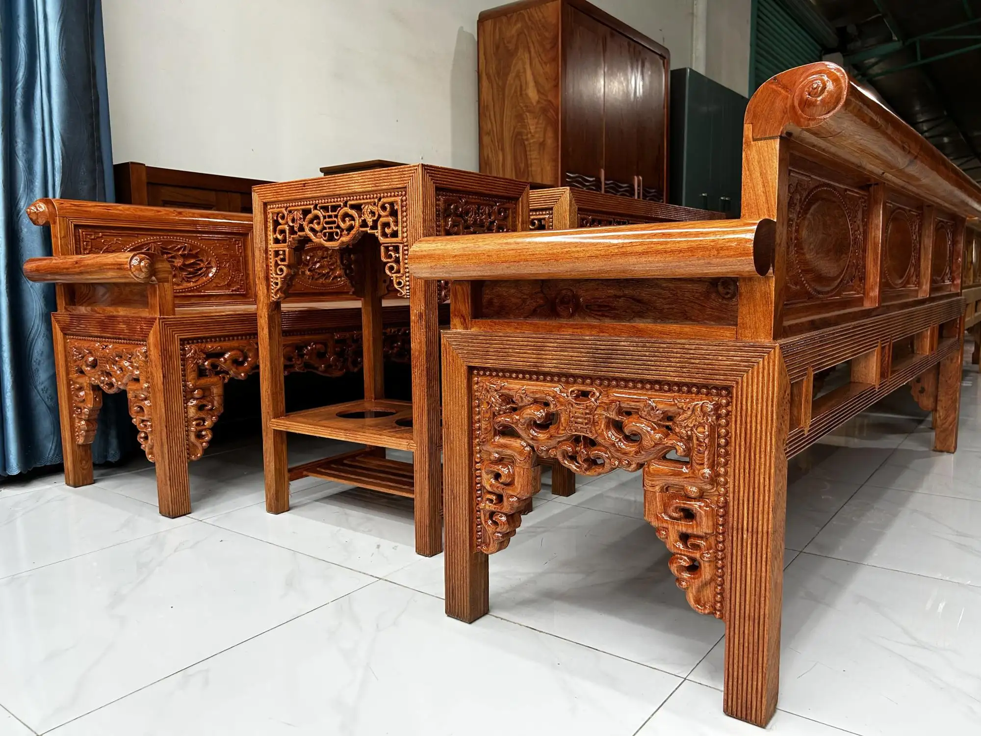 Sofa Gỗ Cổ Điển Cao Cấp – Vẻ Đẹp Vượt Thời Gian