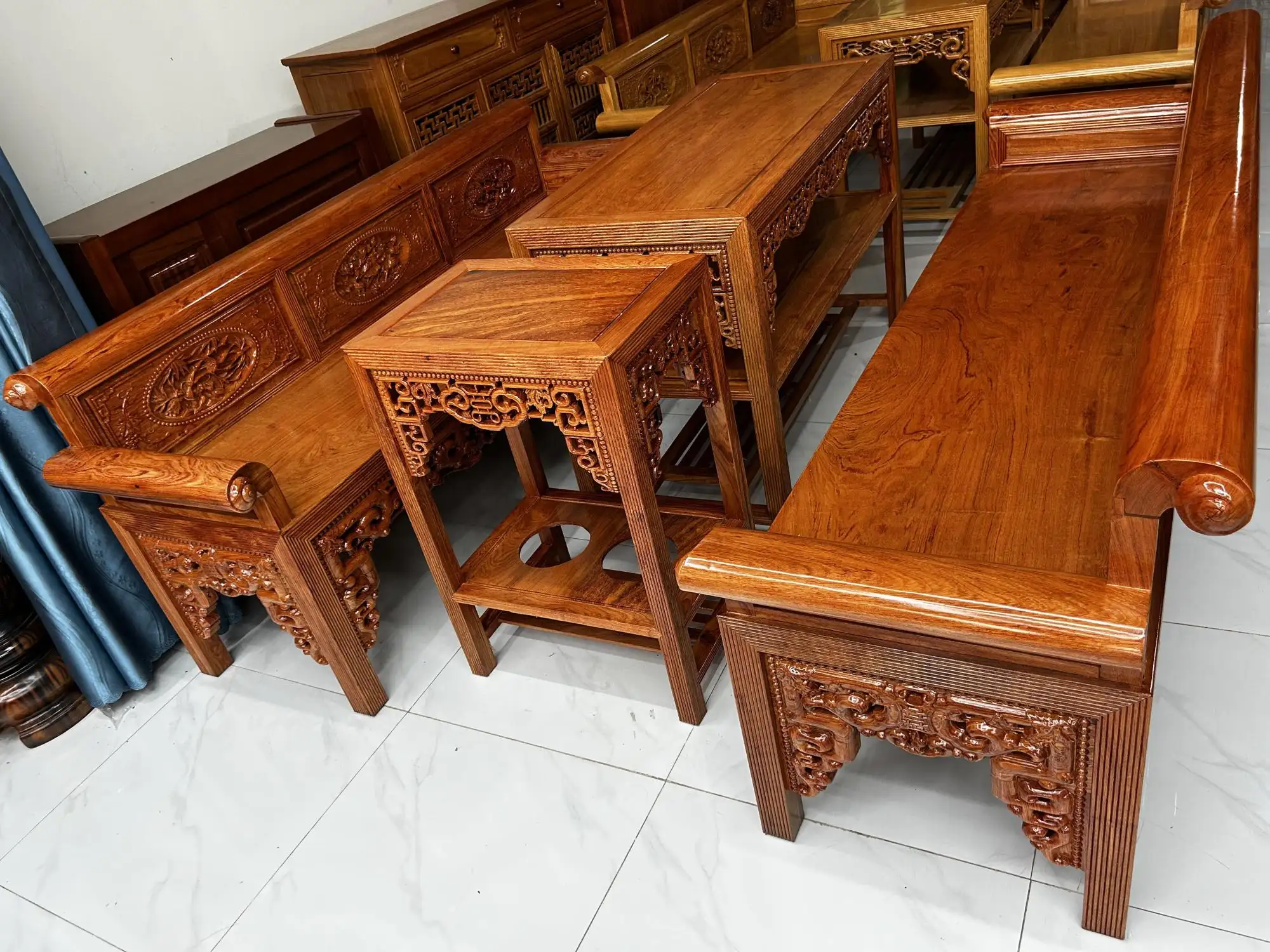 Sofa Gỗ Cổ Điển Cao Cấp – Vẻ Đẹp Vượt Thời Gian