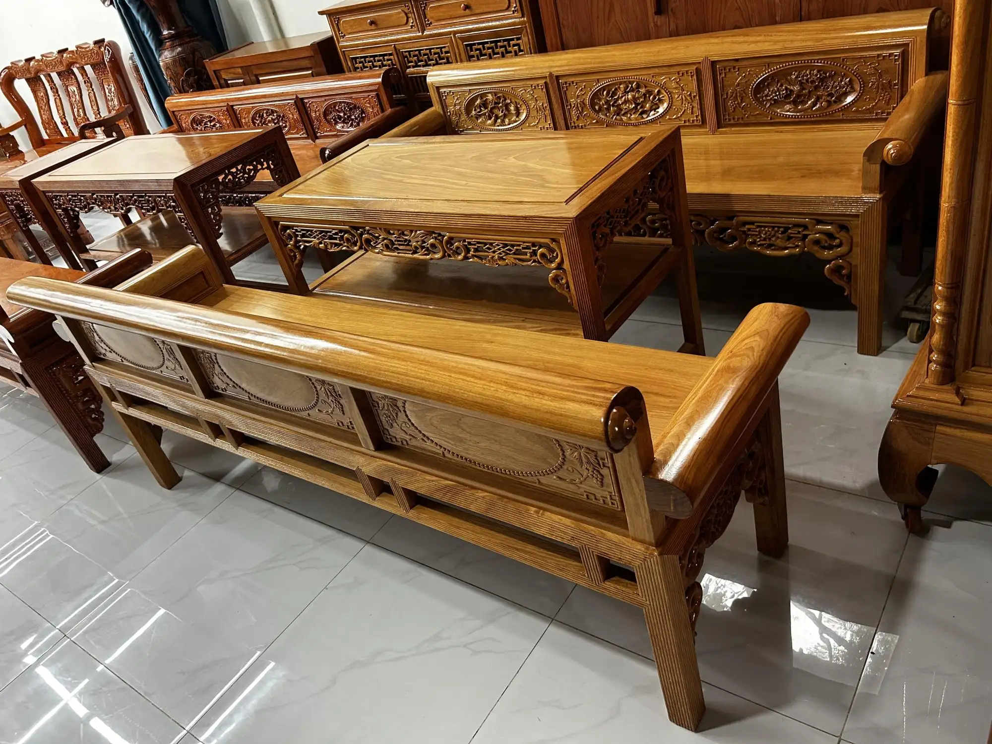 Sofa Gỗ Cổ Điển Cao Cấp – Vẻ Đẹp Vượt Thời Gian