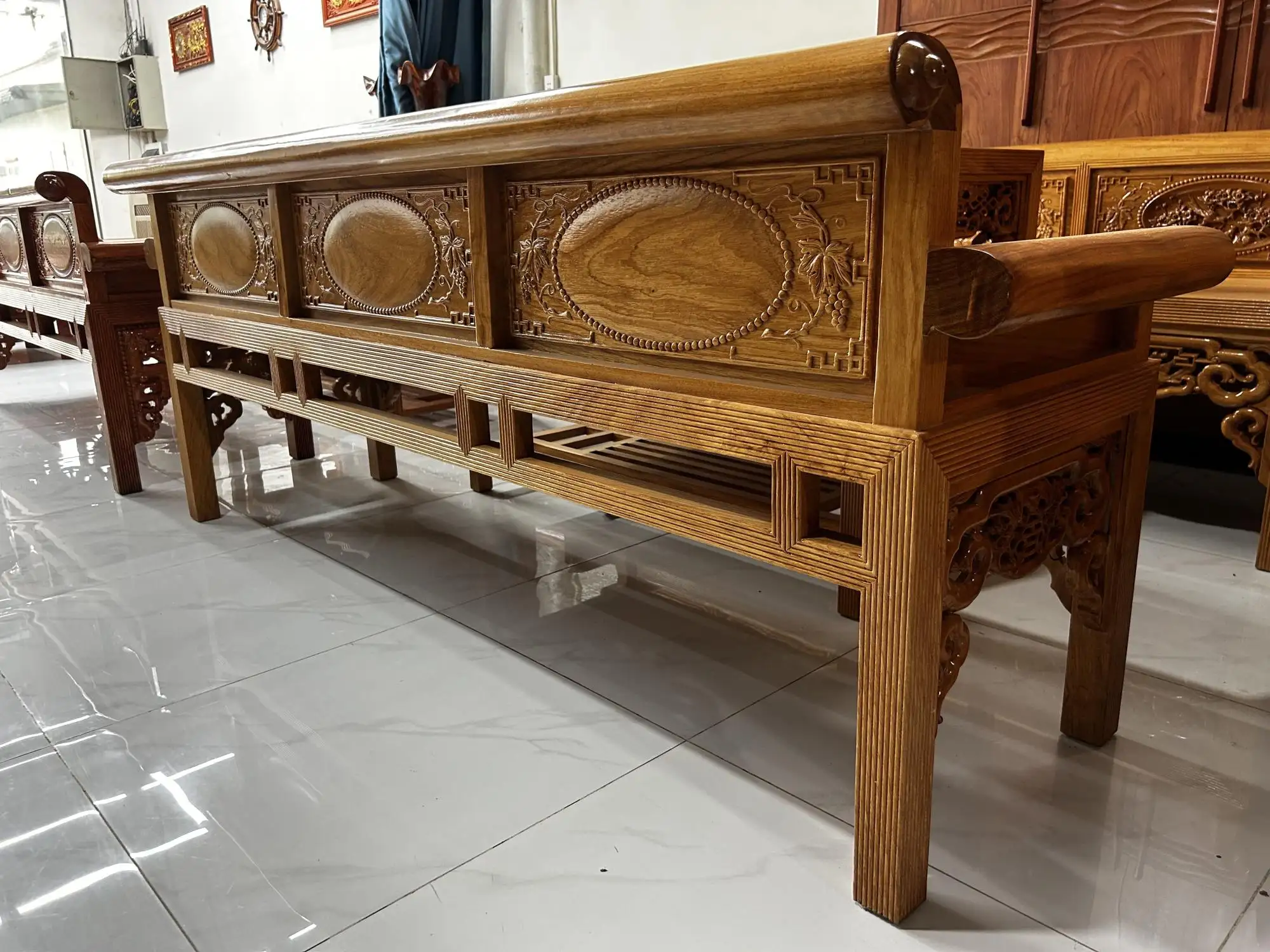 Sofa Gỗ Cổ Điển Cao Cấp – Vẻ Đẹp Vượt Thời Gian
