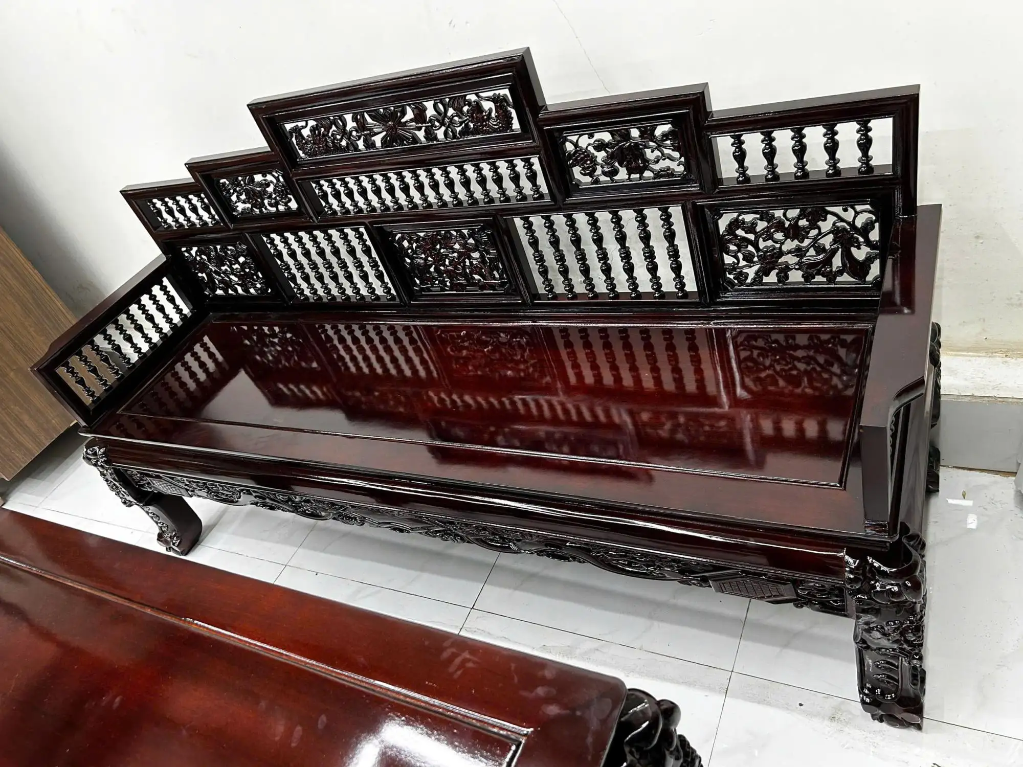 Sofa Gỗ Cổ Điển Cao Cấp – Vẻ Đẹp Vượt Thời Gian