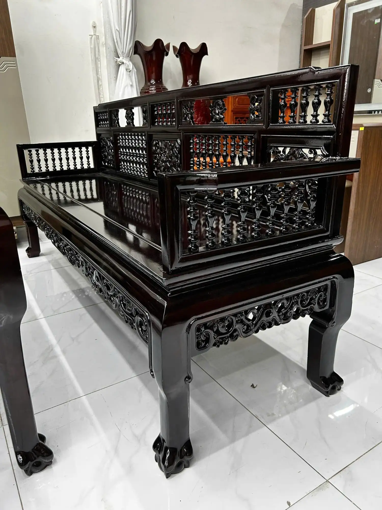 Sofa Gỗ Cổ Điển Cao Cấp – Vẻ Đẹp Vượt Thời Gian