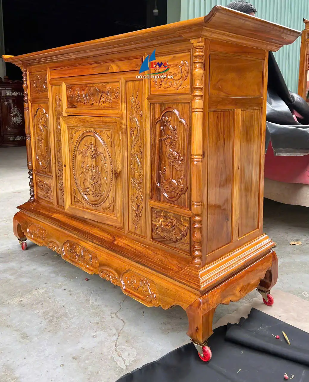 Tủ Thờ Gỗ Tràm – Nét Đẹp Truyền Thống, Bền Bỉ Cùng Thời Gian